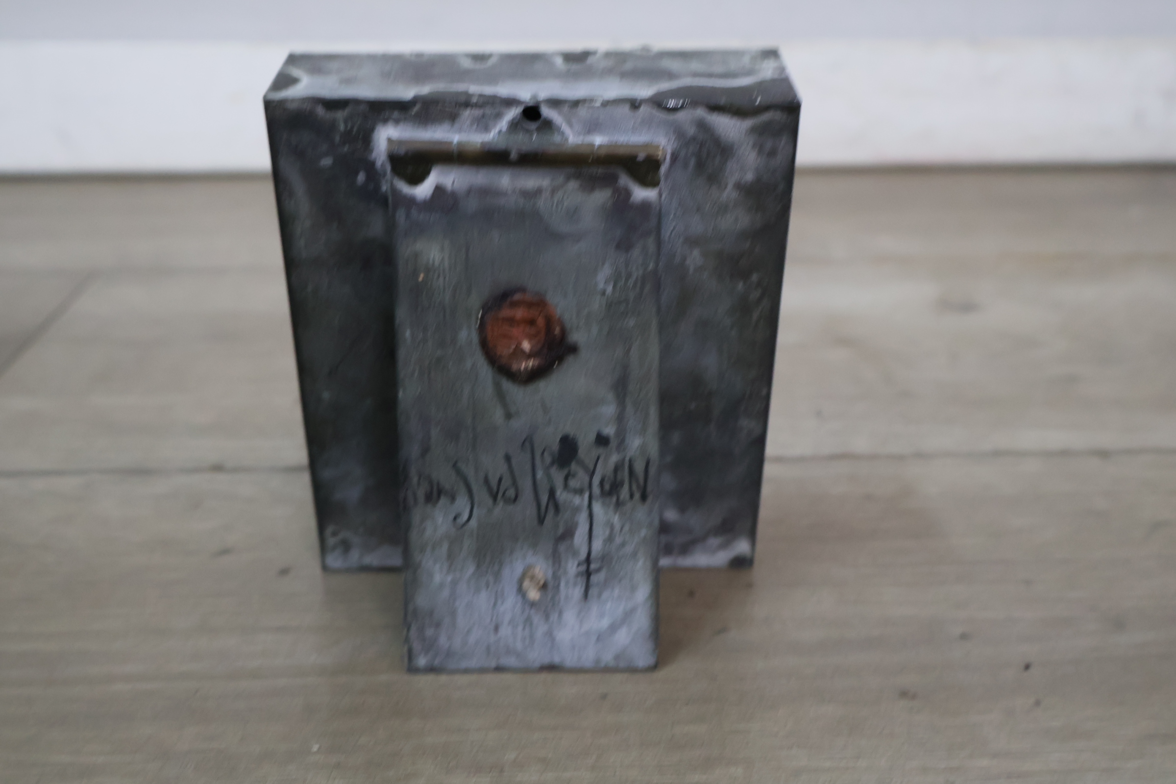 Decoratief metalen object met oogmotief – foto 10 – kavel bij GSD Auctions, Zoeterwoude