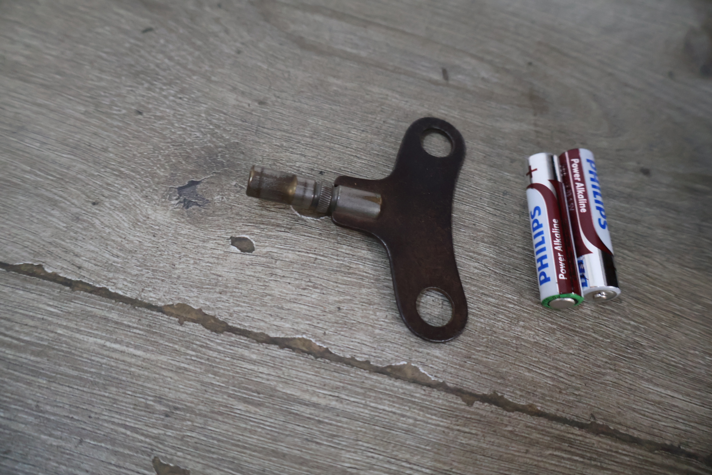 Houten staande klok met pendel – foto 4 – kavel bij GSD Auctions, Zoeterwoude