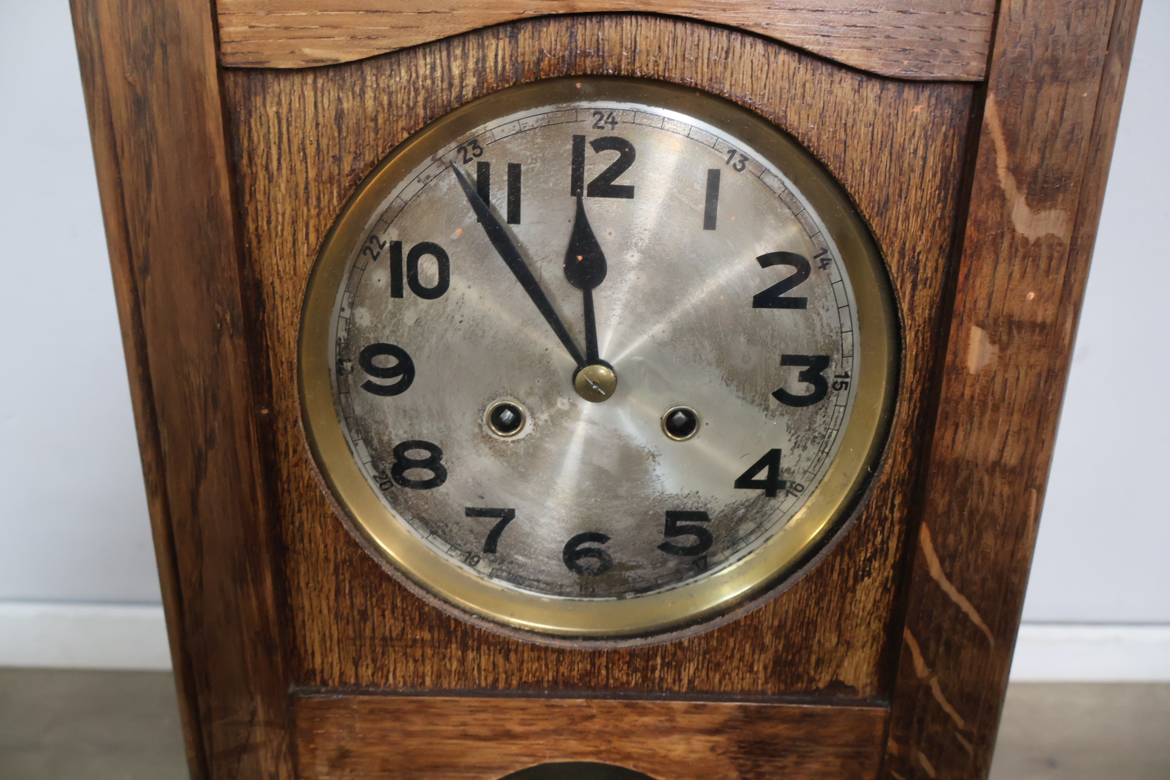 Houten staande klok met pendel – foto 8 – kavel bij GSD Auctions, Zoeterwoude