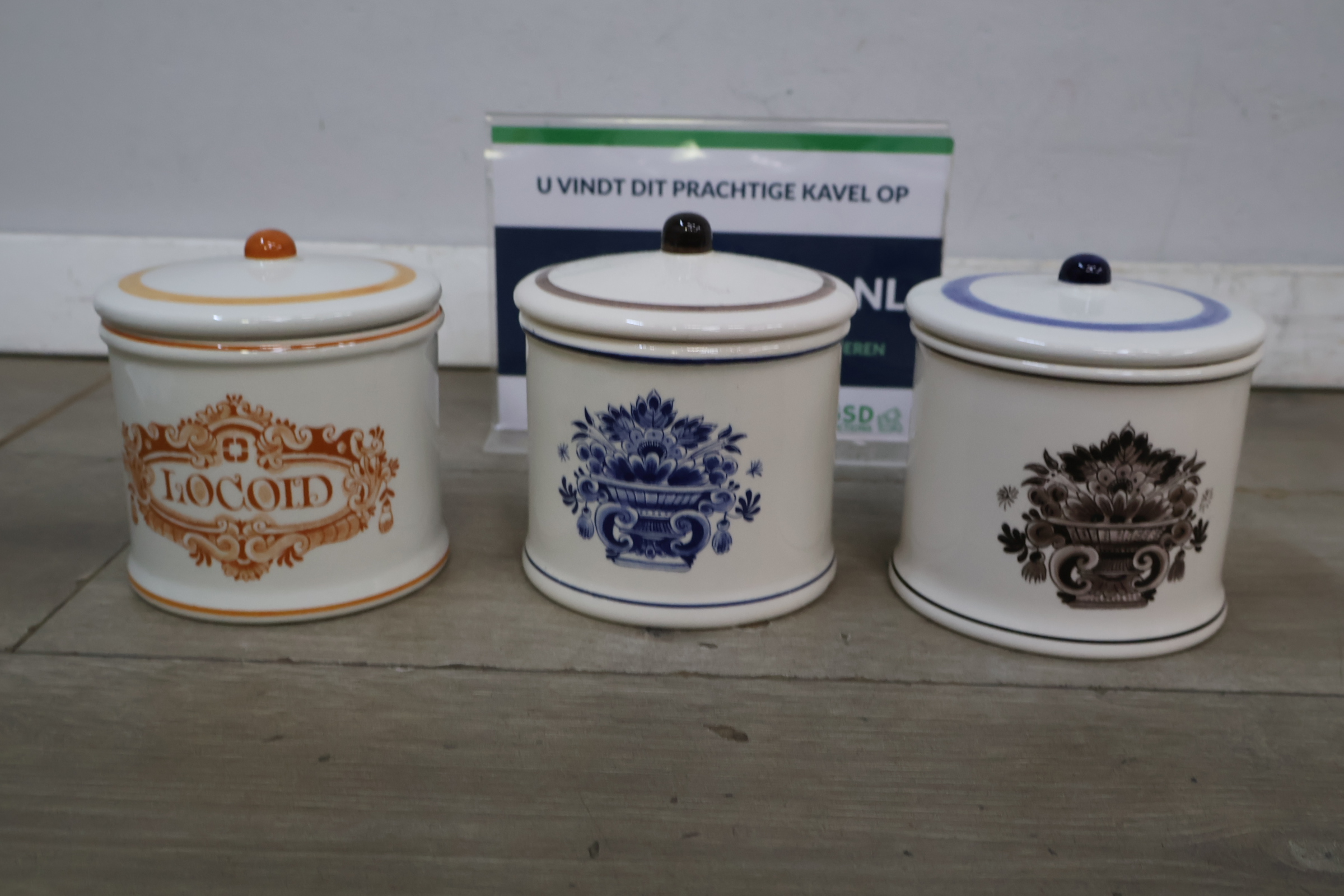 Drie keramische voorraadpotten met deksels – foto 2 – kavel bij GSD Auctions, Zoeterwoude