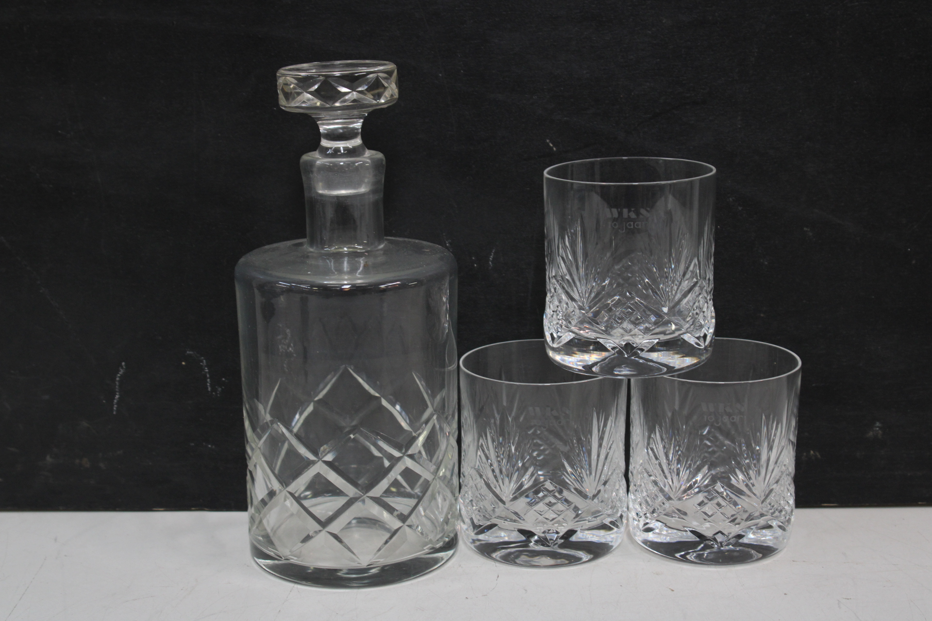Kristallen karaf met drie kristallen whiskyglazen – foto 2 – kavel bij GSD Auctions, Zoeterwoude