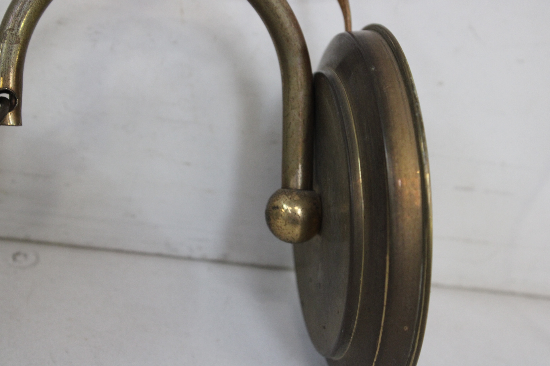 Bronzen buitenwandlamp met gele glazen – foto 5 – kavel bij GSD Auctions, Zoeterwoude
