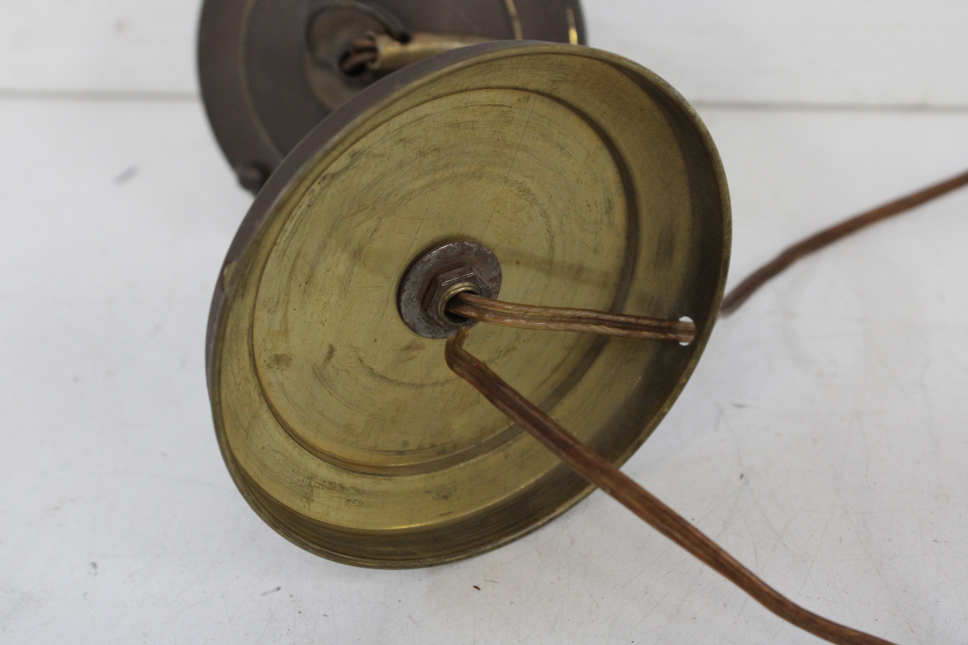 Bronzen buitenwandlamp met gele glazen – foto 6 – kavel bij GSD Auctions, Zoeterwoude