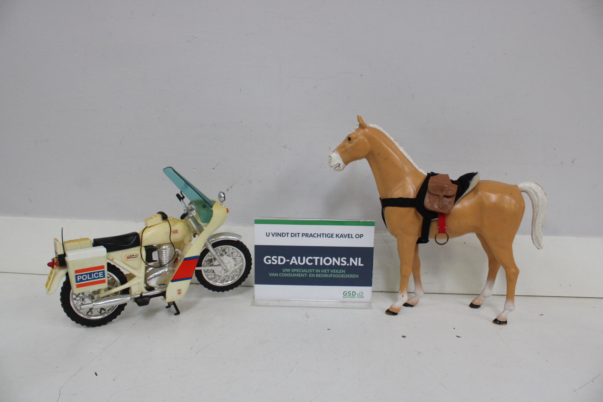 Speelgoed politie motor en paard – kavel bij GSD Auctions, Zoeterwoude