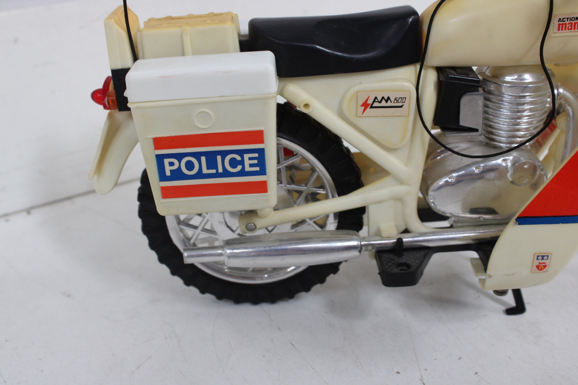 Speelgoed politie motor en paard – foto 6 – kavel bij GSD Auctions, Zoeterwoude