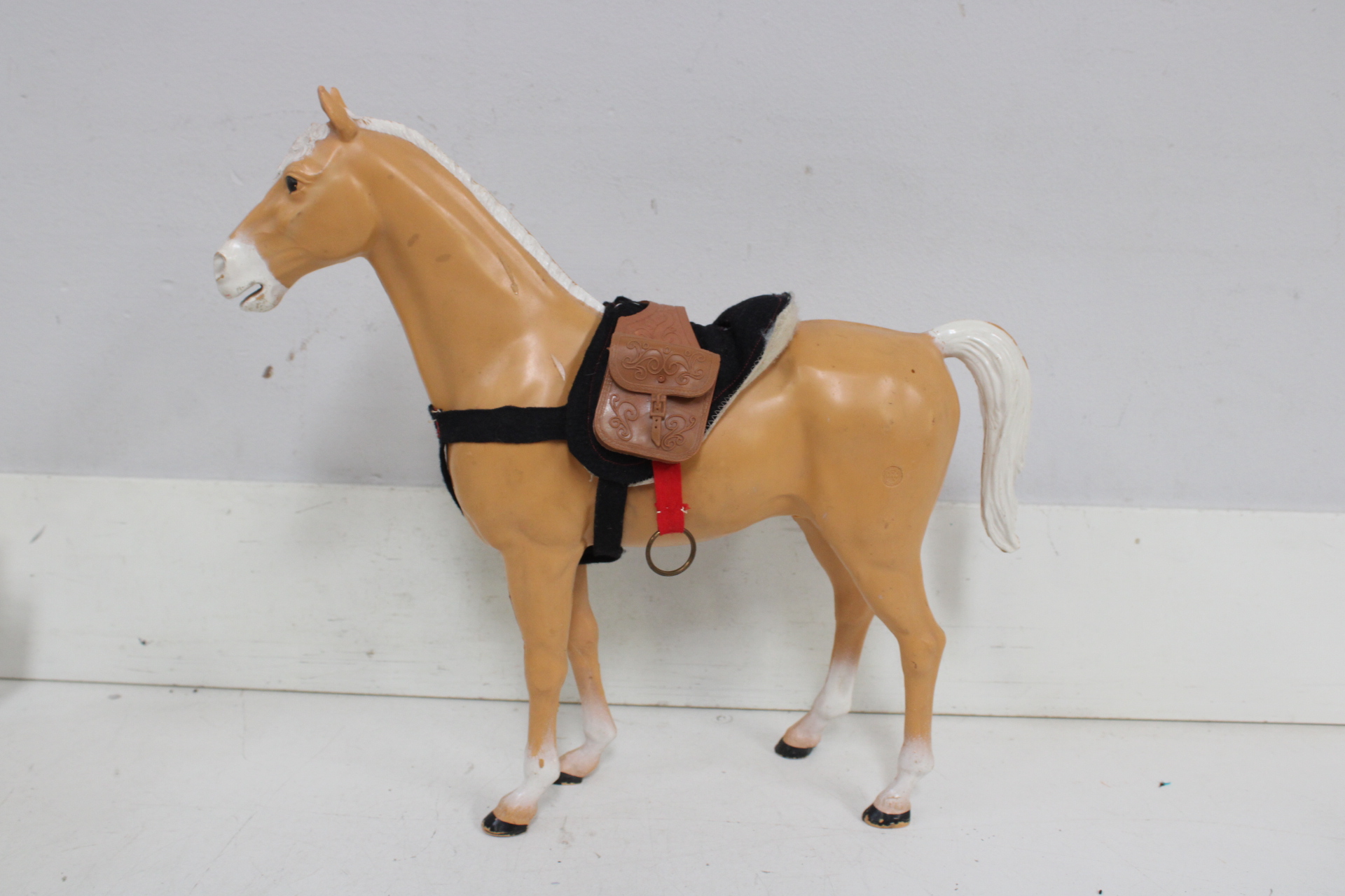 Speelgoed politie motor en paard – foto 8 – kavel bij GSD Auctions, Zoeterwoude