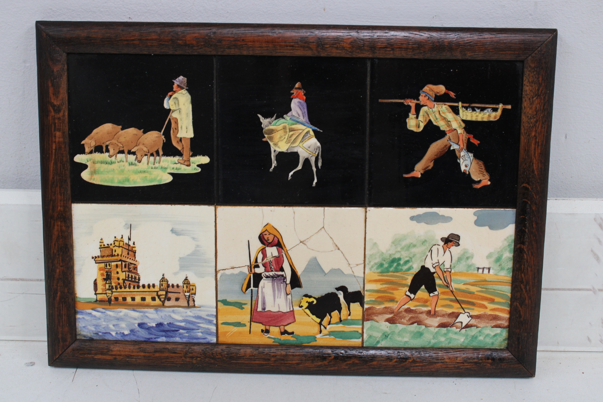 Geïllustreerd tegelpaneel in houten lijst – foto 2 – kavel bij GSD Auctions, Zoeterwoude