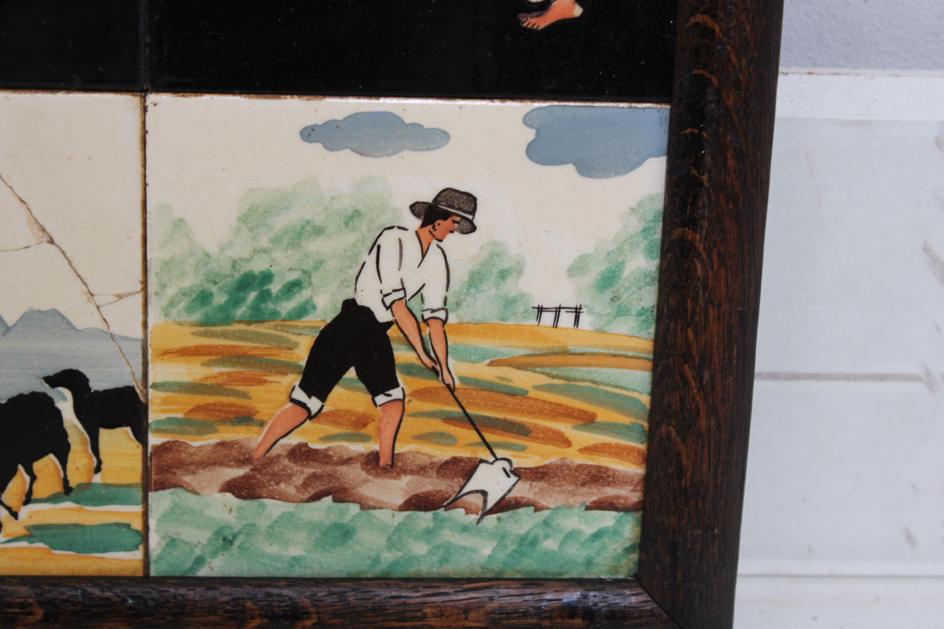 Geïllustreerd tegelpaneel in houten lijst – foto 8 – kavel bij GSD Auctions, Zoeterwoude