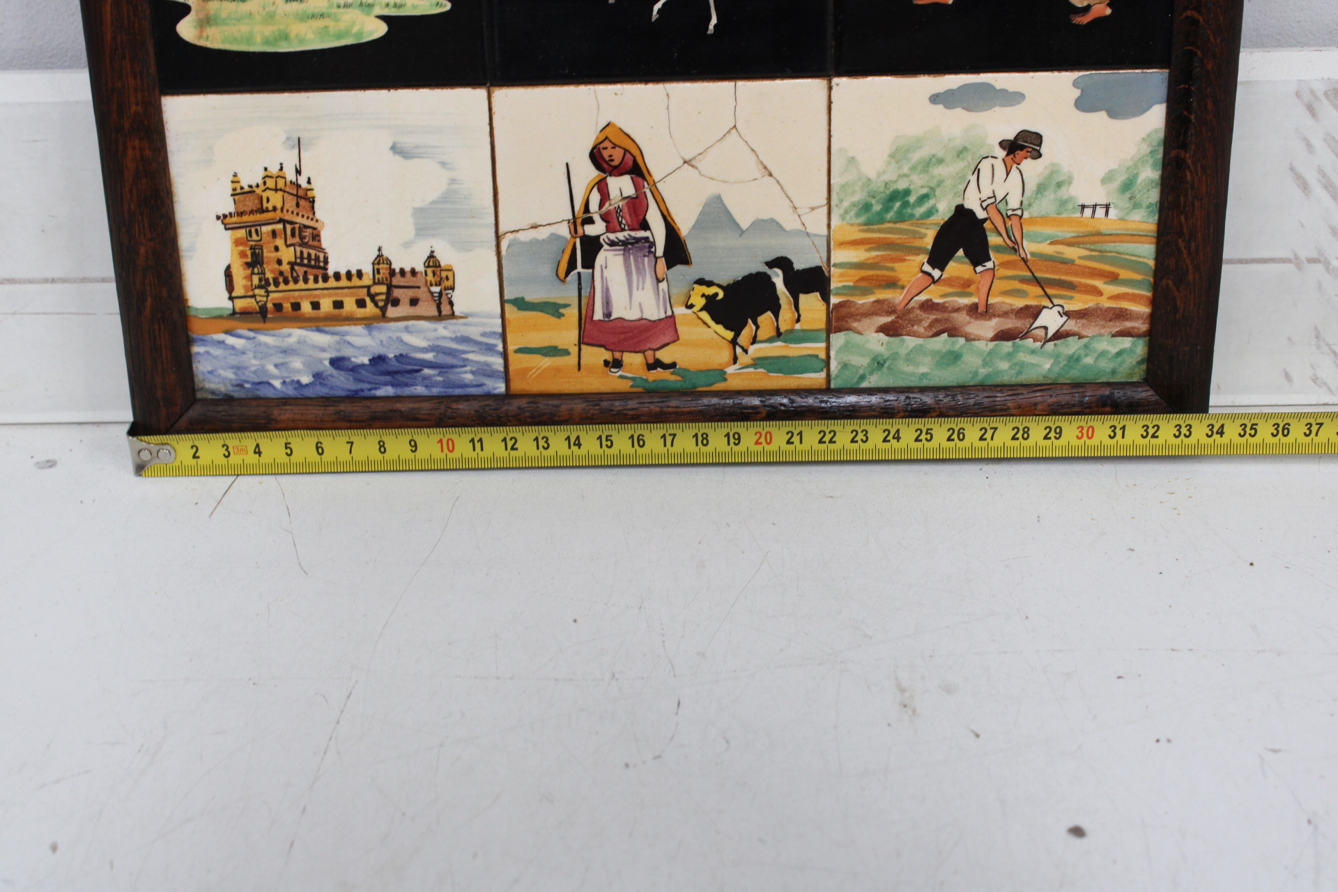 Geïllustreerd tegelpaneel in houten lijst – foto 10 – kavel bij GSD Auctions, Zoeterwoude