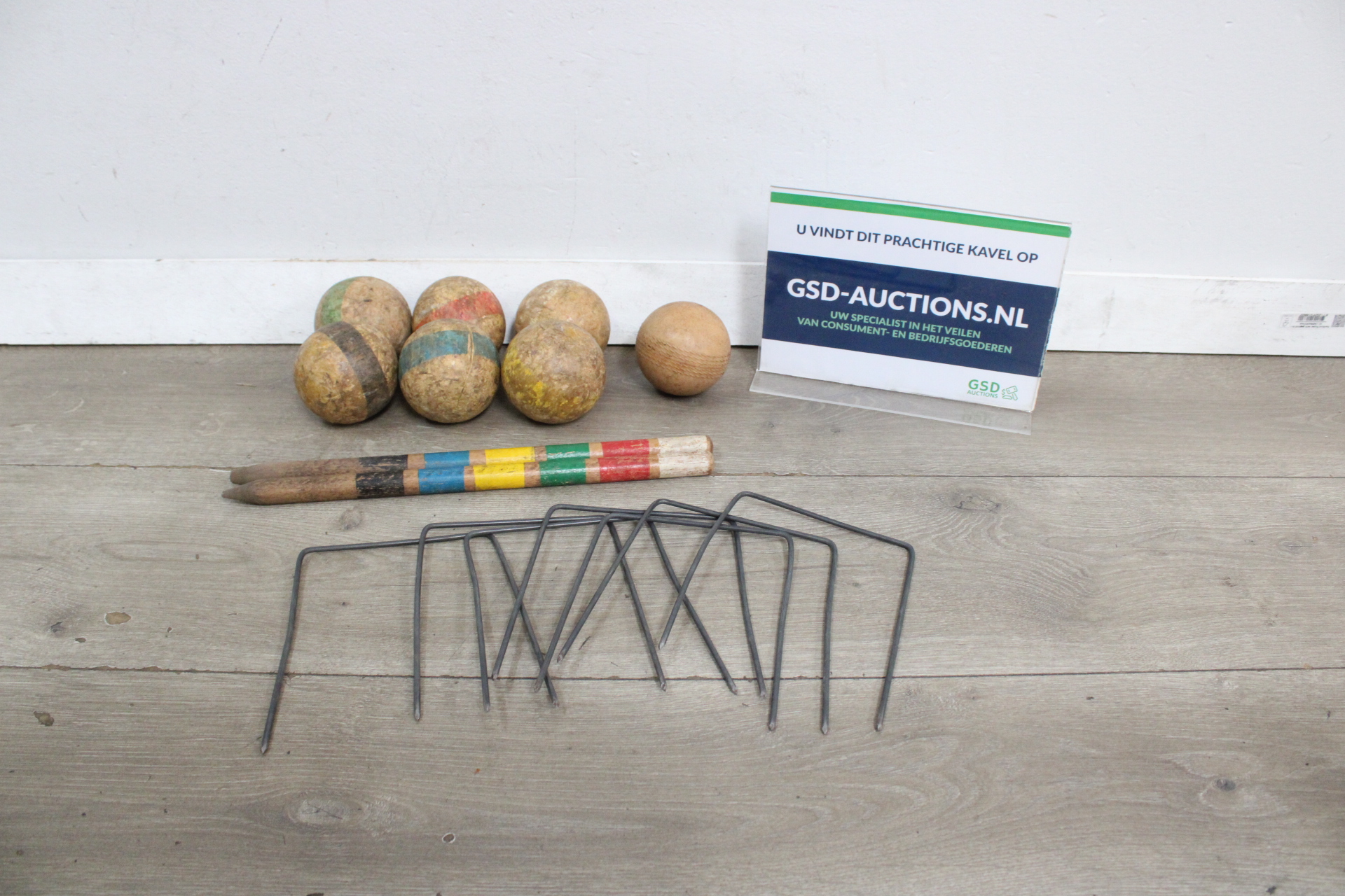 Set Croquetballen met stokken en poortjes – kavel bij GSD Auctions, Zoeterwoude