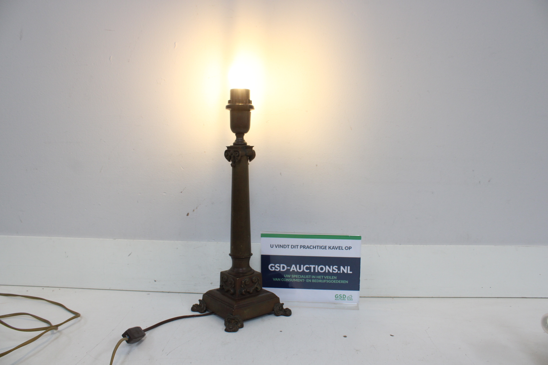 Vintage tafellamp met bronzen uitstraling – foto 2 – kavel bij GSD Auctions, Zoeterwoude