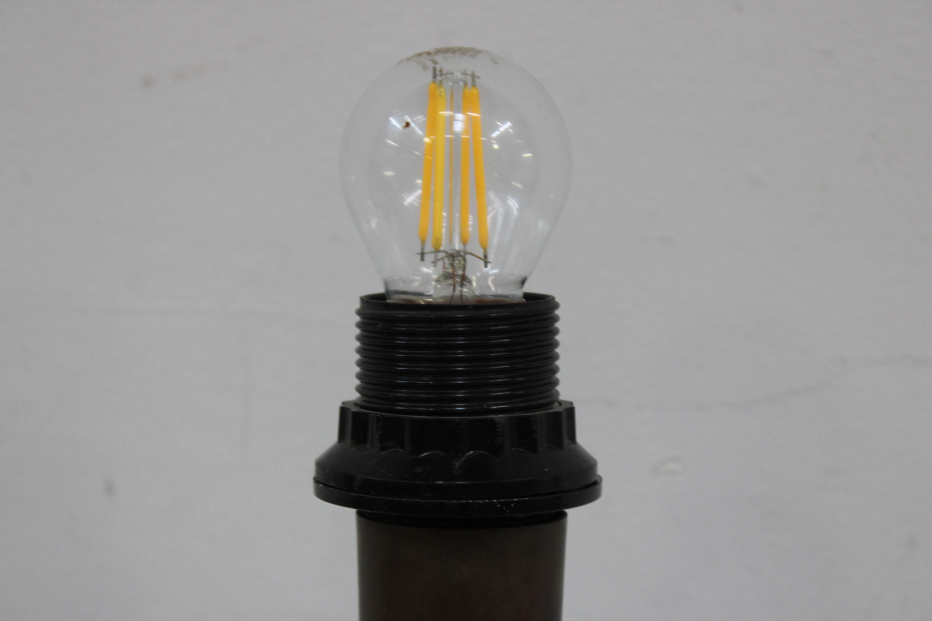 Vintage tafellamp met bronzen uitstraling – foto 4 – kavel bij GSD Auctions, Zoeterwoude