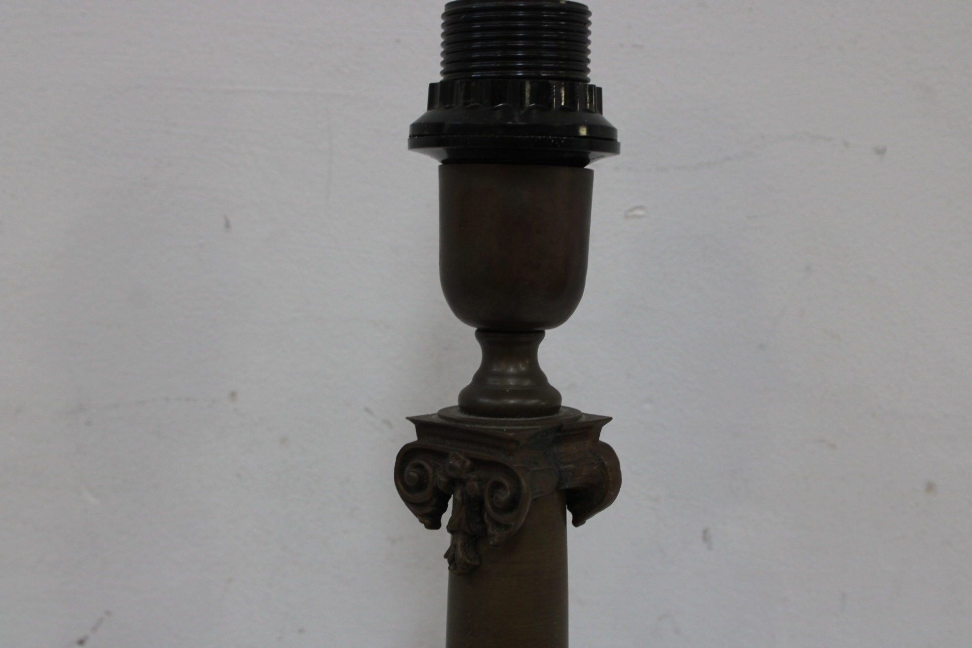 Vintage tafellamp met bronzen uitstraling – foto 5 – kavel bij GSD Auctions, Zoeterwoude