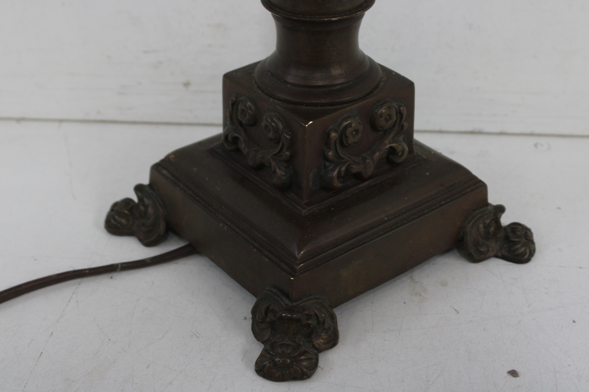 Vintage tafellamp met bronzen uitstraling – foto 6 – kavel bij GSD Auctions, Zoeterwoude