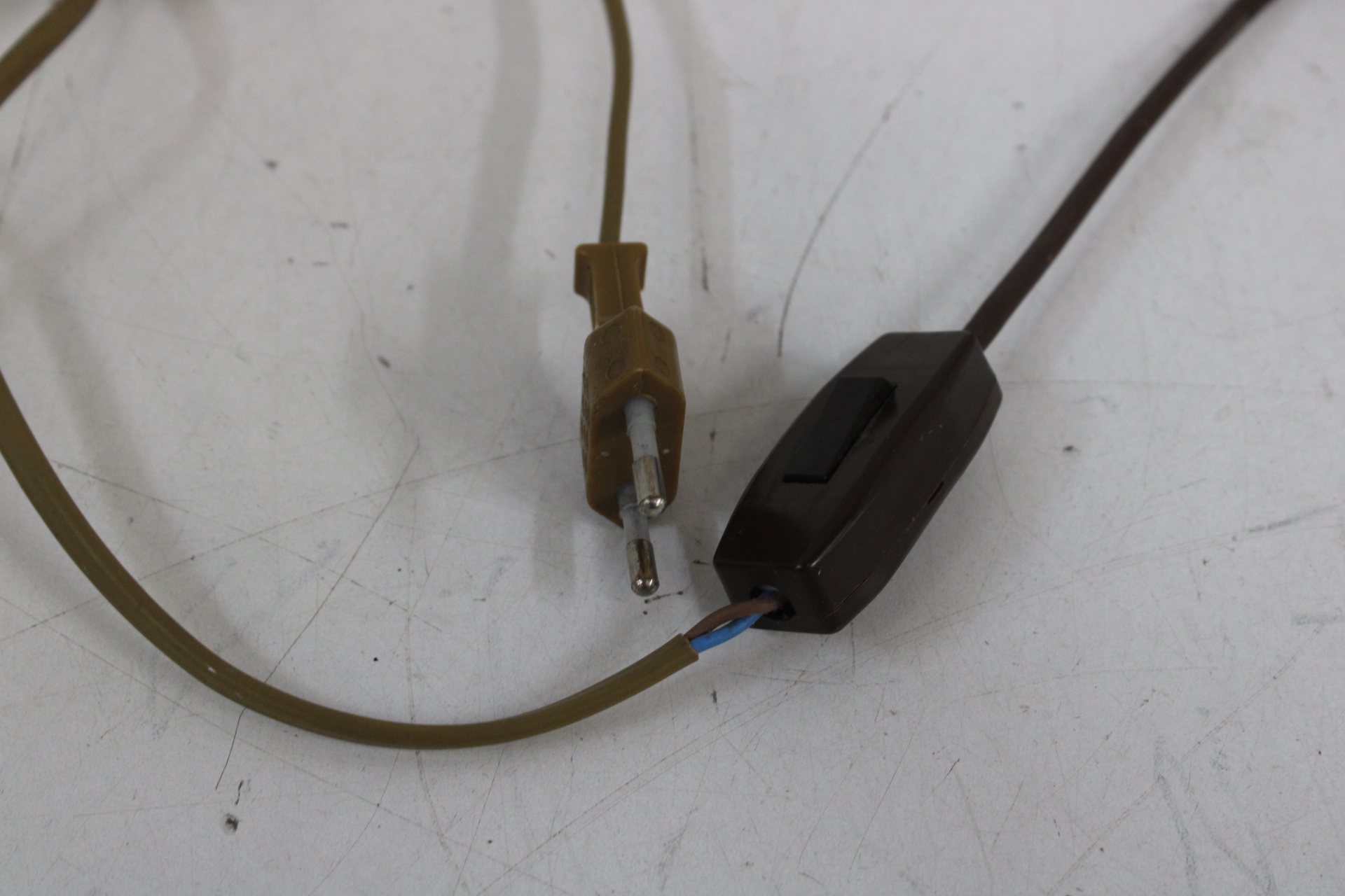 Vintage tafellamp met bronzen uitstraling – foto 7 – kavel bij GSD Auctions, Zoeterwoude