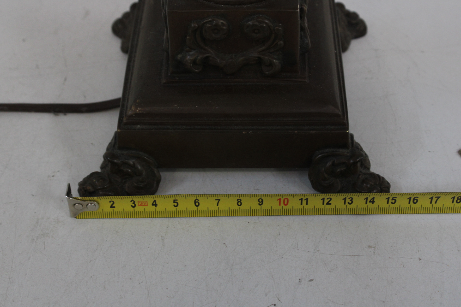 Vintage tafellamp met bronzen uitstraling – foto 8 – kavel bij GSD Auctions, Zoeterwoude