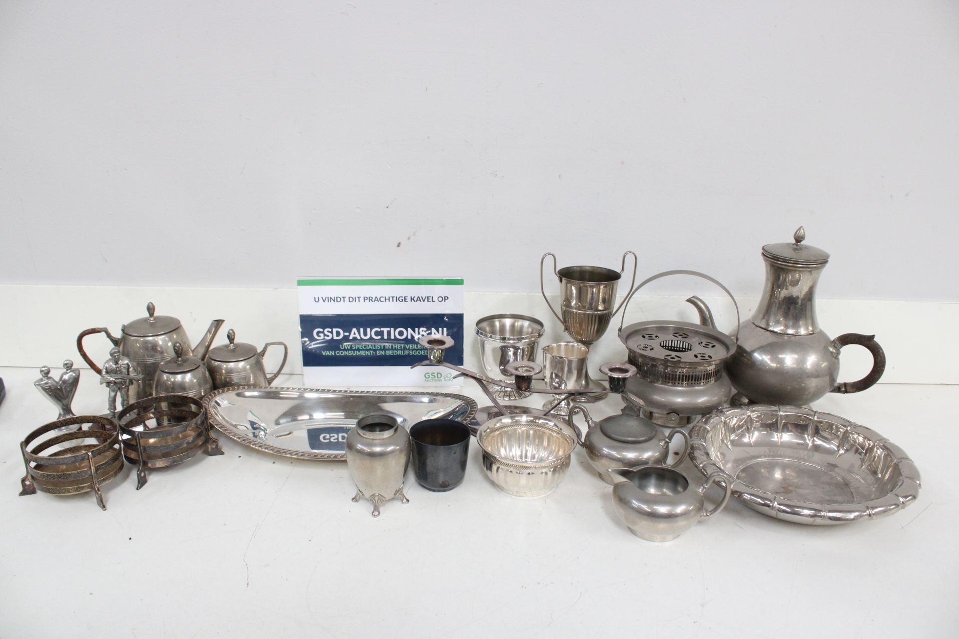 Zilverkleurige diverse theeservies onderdelen en decoraties – kavel bij GSD Auctions, Zoeterwoude