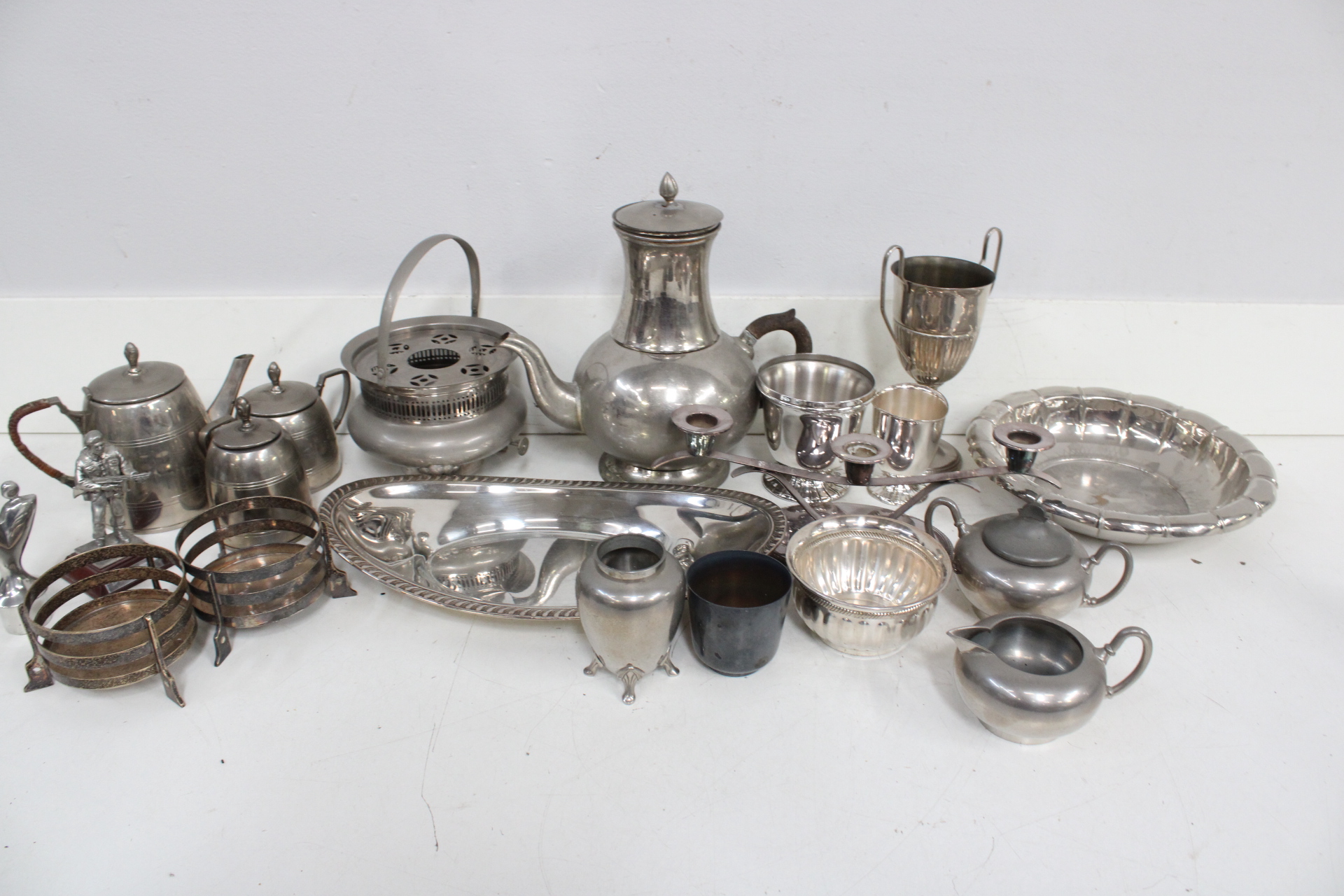 Zilverkleurige diverse theeservies onderdelen en decoraties – foto 2 – kavel bij GSD Auctions, Zoeterwoude