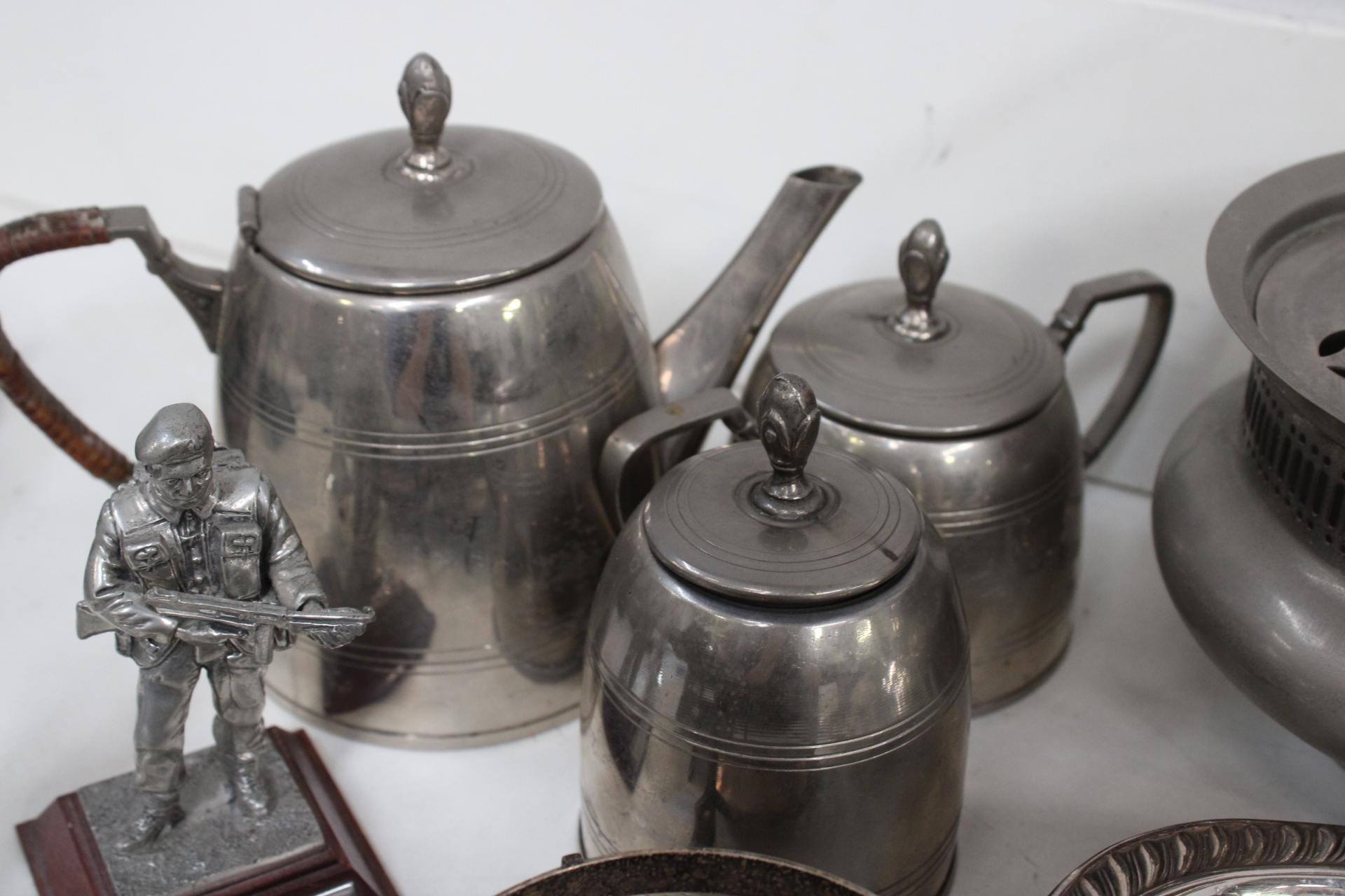 Zilverkleurige diverse theeservies onderdelen en decoraties – foto 3 – kavel bij GSD Auctions, Zoeterwoude