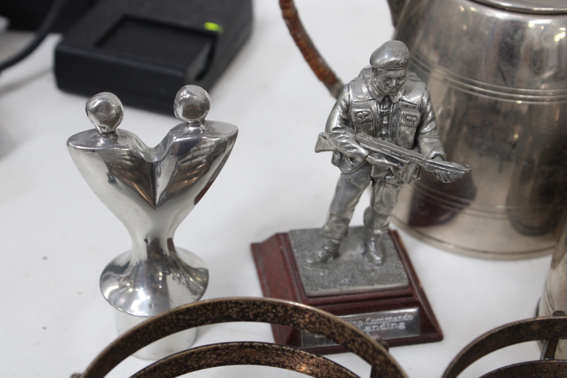 Zilverkleurige diverse theeservies onderdelen en decoraties – foto 4 – kavel bij GSD Auctions, Zoeterwoude