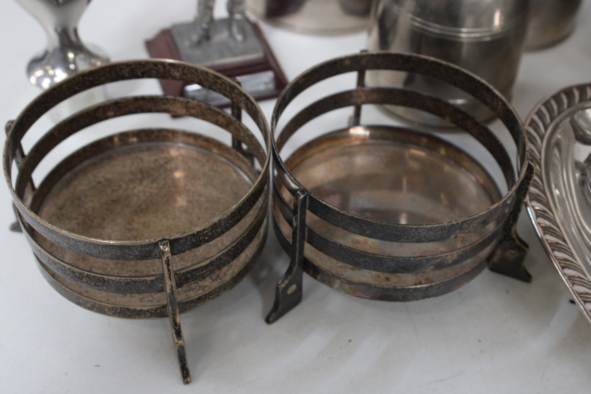 Zilverkleurige diverse theeservies onderdelen en decoraties – foto 5 – kavel bij GSD Auctions, Zoeterwoude