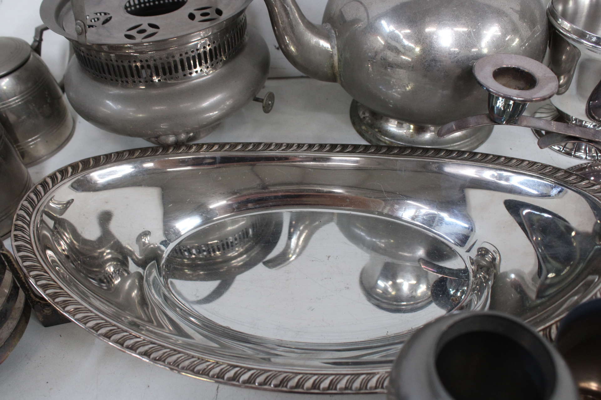 Zilverkleurige diverse theeservies onderdelen en decoraties – foto 7 – kavel bij GSD Auctions, Zoeterwoude