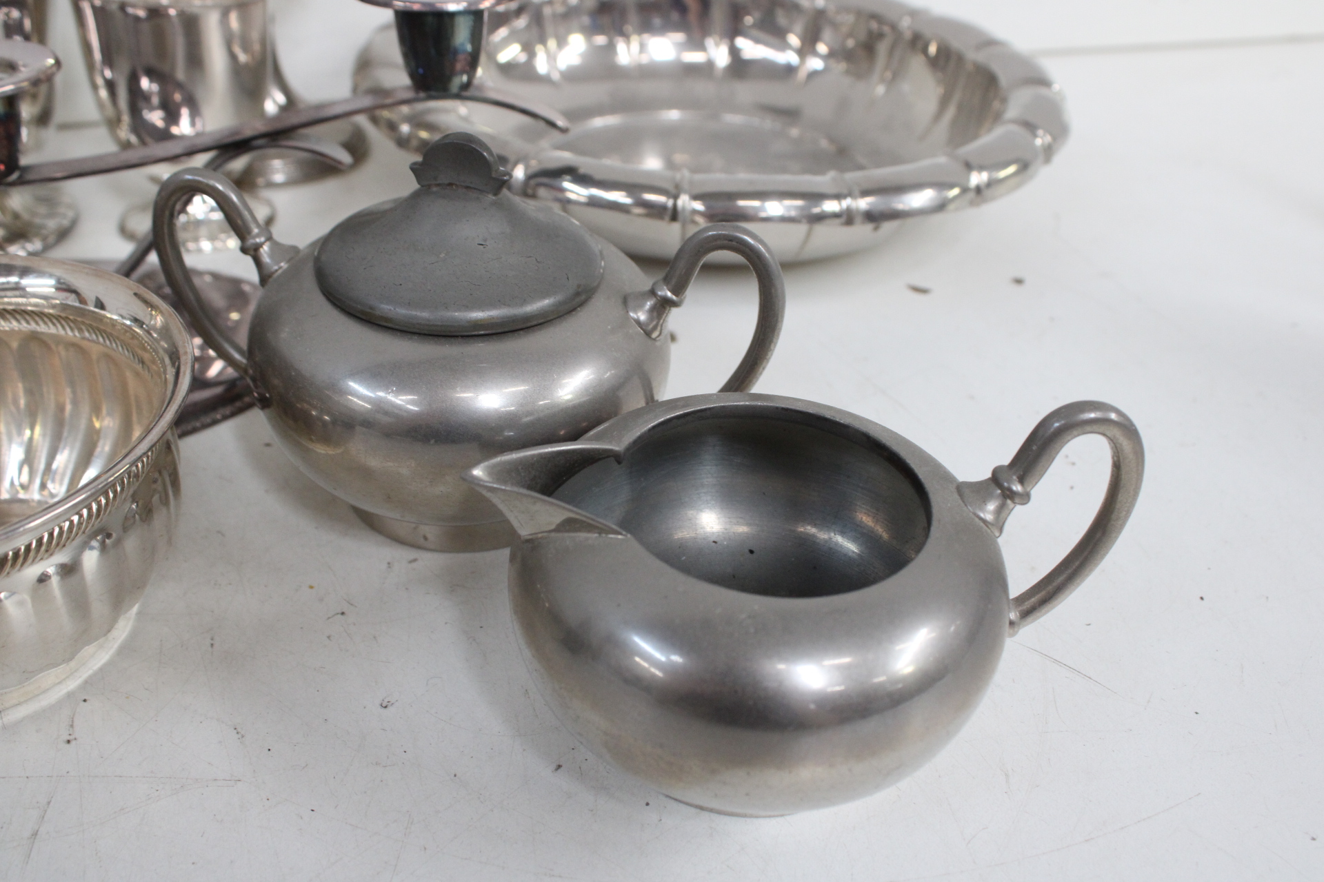 Zilverkleurige diverse theeservies onderdelen en decoraties – foto 9 – kavel bij GSD Auctions, Zoeterwoude
