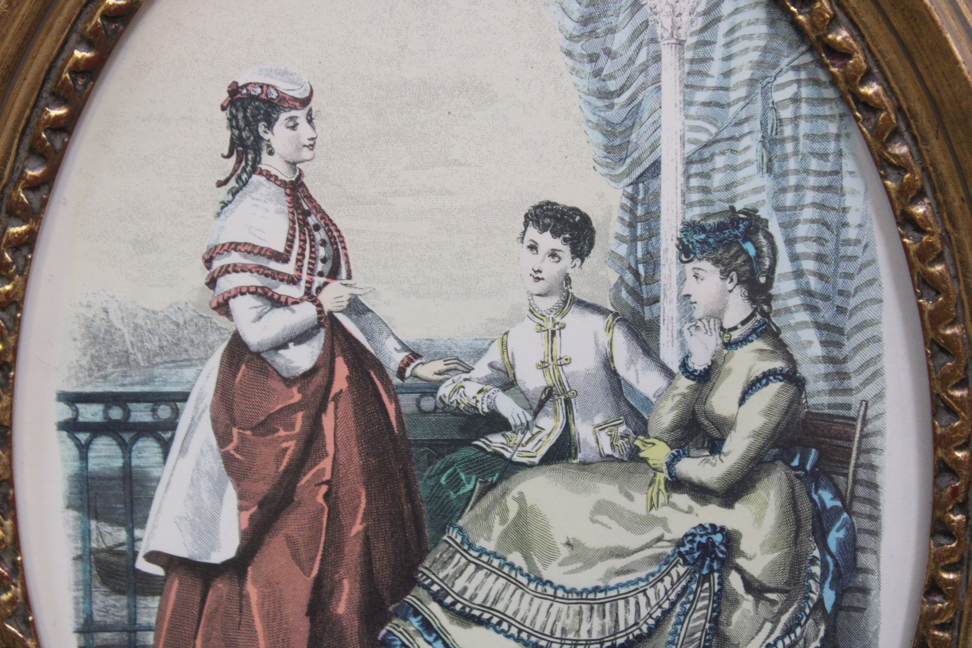 Ovaal ingelijst vintage modeprentje La Mode Illustrée – foto 5 – kavel bij GSD Auctions, Zoeterwoude