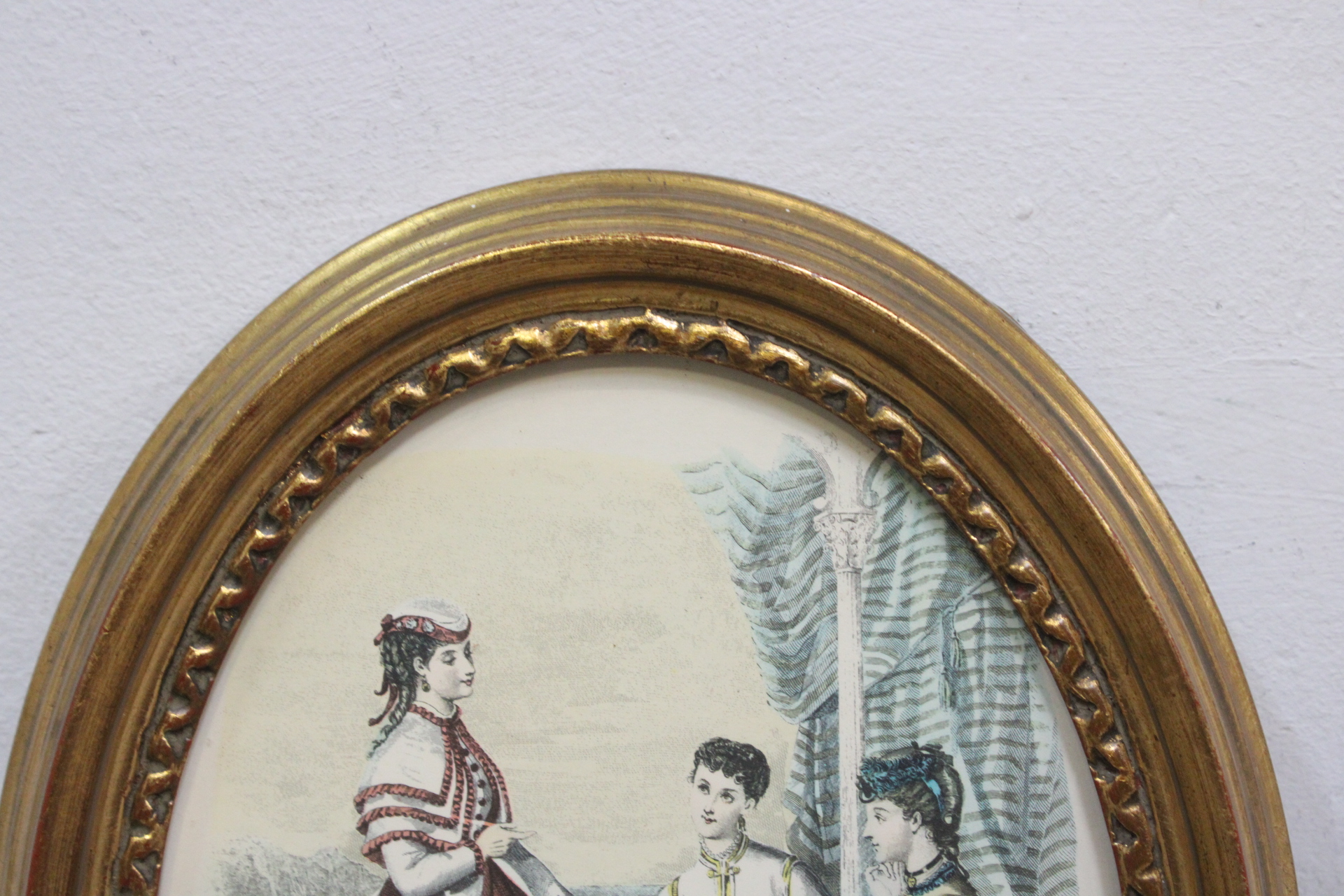 Ovaal ingelijst vintage modeprentje La Mode Illustrée – foto 6 – kavel bij GSD Auctions, Zoeterwoude
