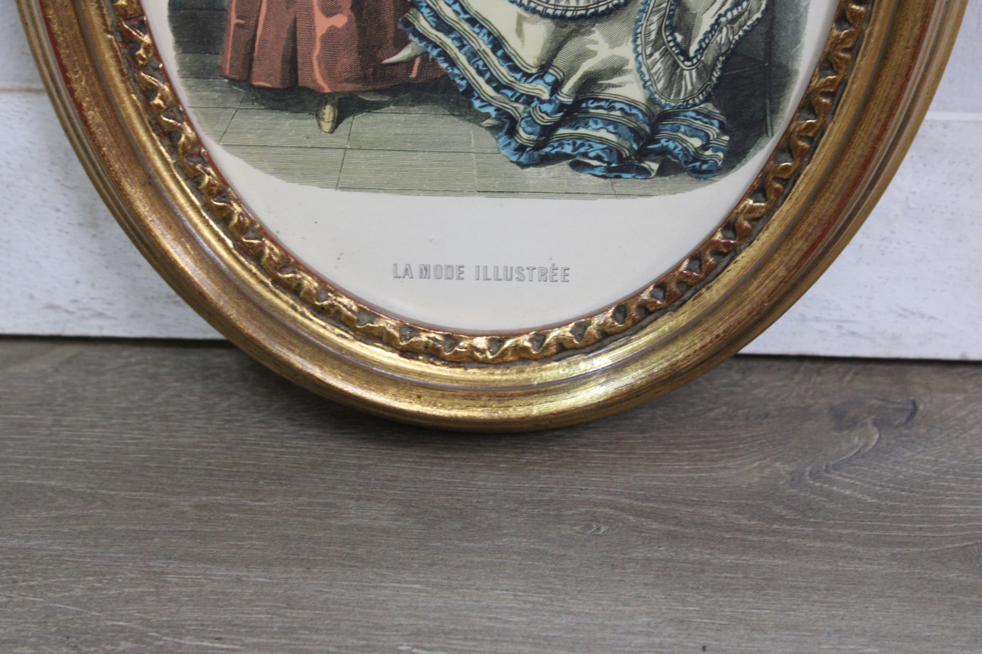 Ovaal ingelijst vintage modeprentje La Mode Illustrée – foto 8 – kavel bij GSD Auctions, Zoeterwoude