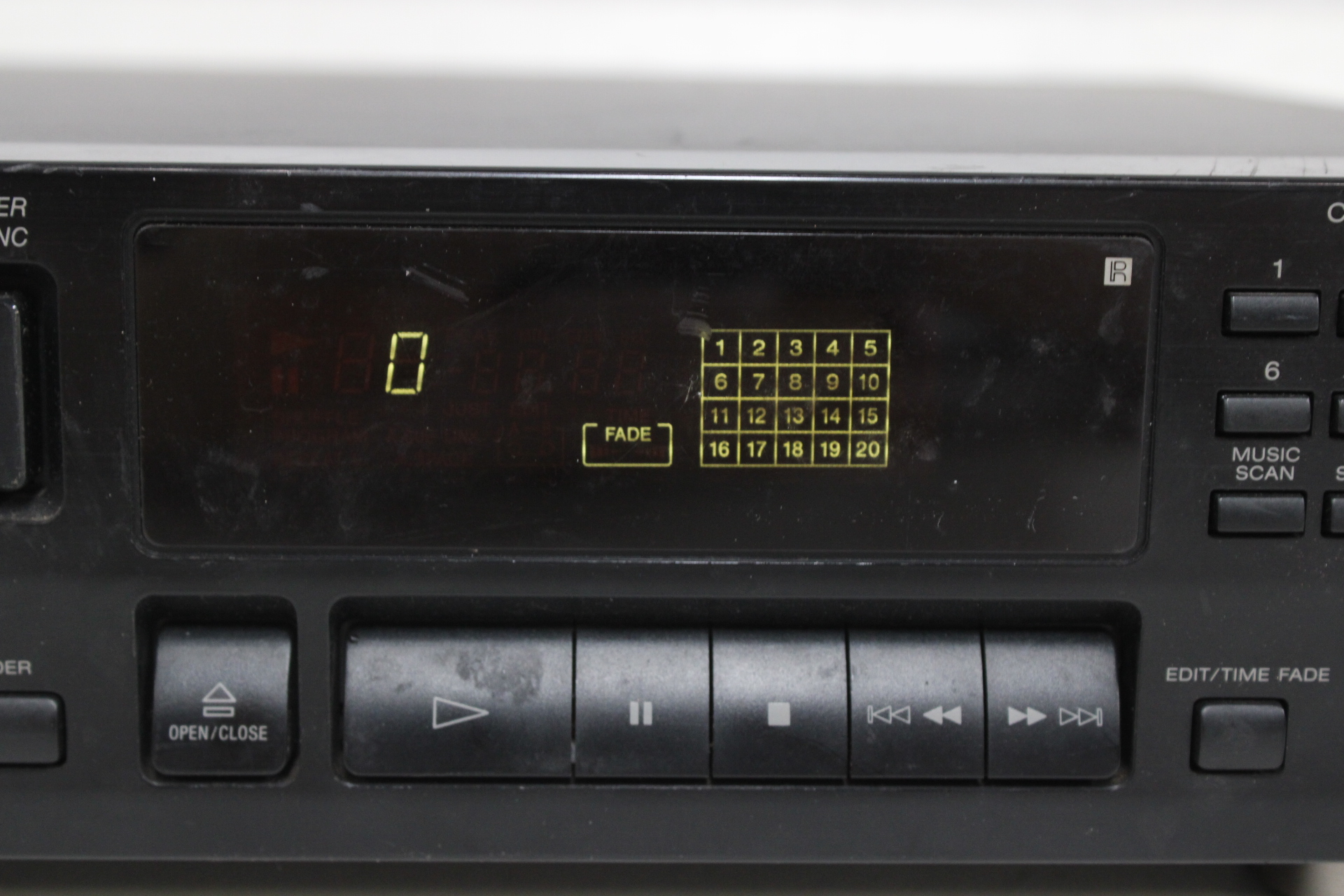 Sony CDP-M301 Compact Disc Player – foto 6 – kavel bij GSD Auctions, Zoeterwoude