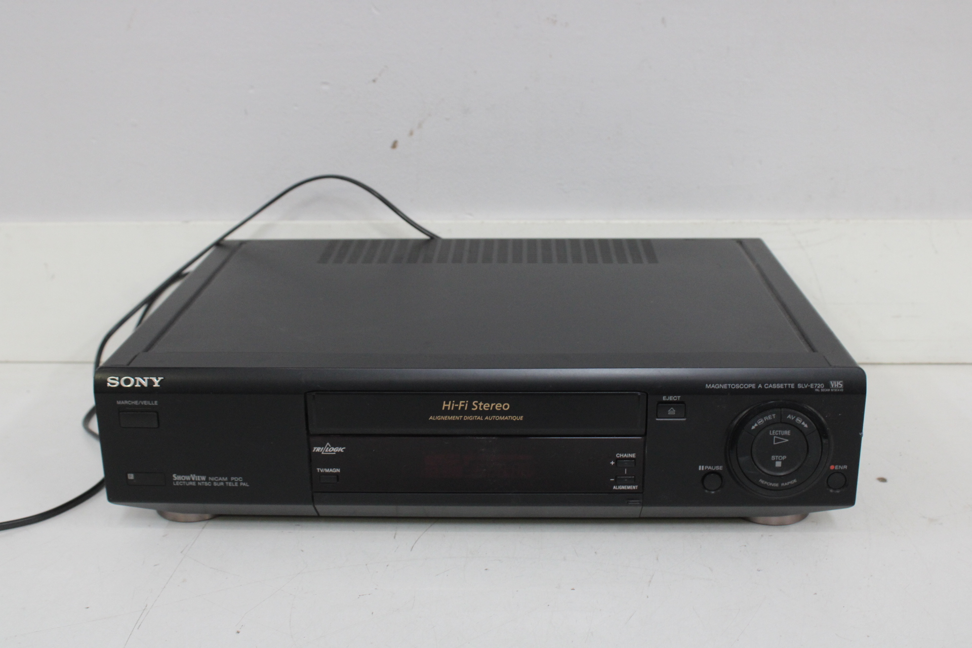Sony SLV-E720 VHS Videorecorder – foto 2 – kavel bij GSD Auctions, Zoeterwoude