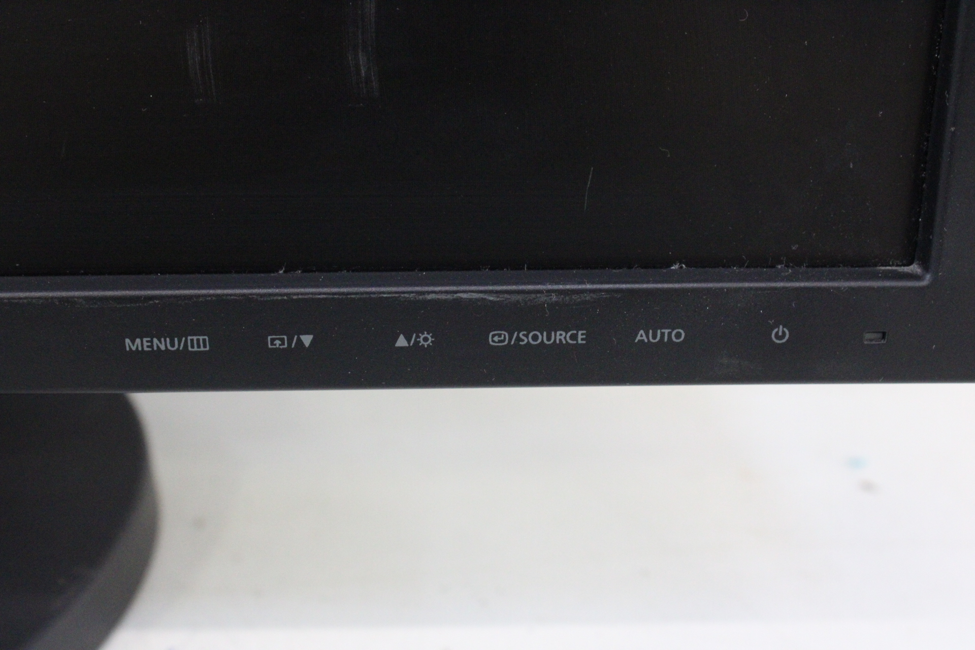 Samsung SyncMaster 2443BW computermonitor – foto 4 – kavel bij GSD Auctions, Zoeterwoude