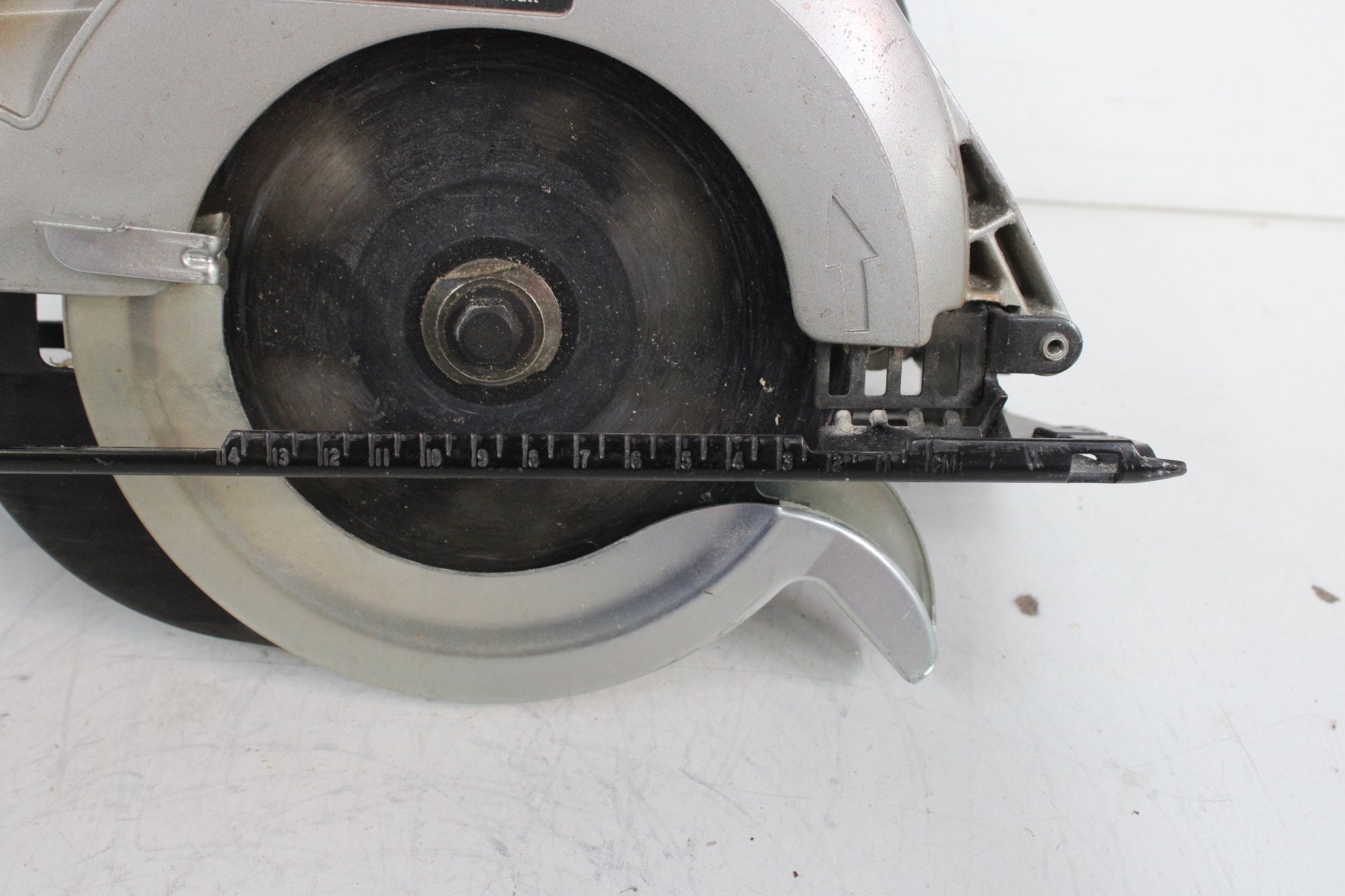 Skilsaw elektrische cirkelzaag 1100W – foto 3 – kavel bij GSD Auctions, Zoeterwoude