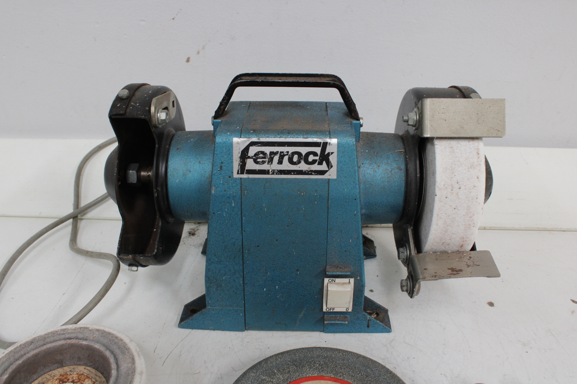 Ferrock tafel- en slijpmachine – foto 7 – kavel bij GSD Auctions, Zoeterwoude