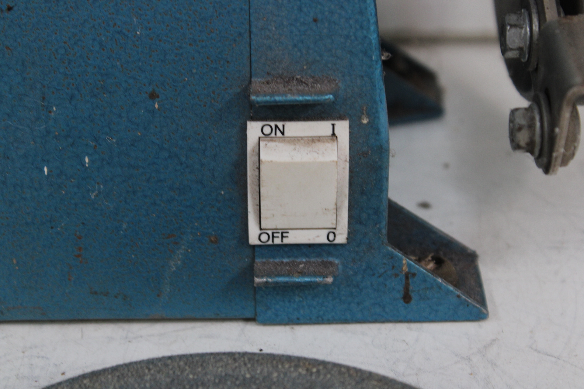 Ferrock tafel- en slijpmachine – foto 9 – kavel bij GSD Auctions, Zoeterwoude