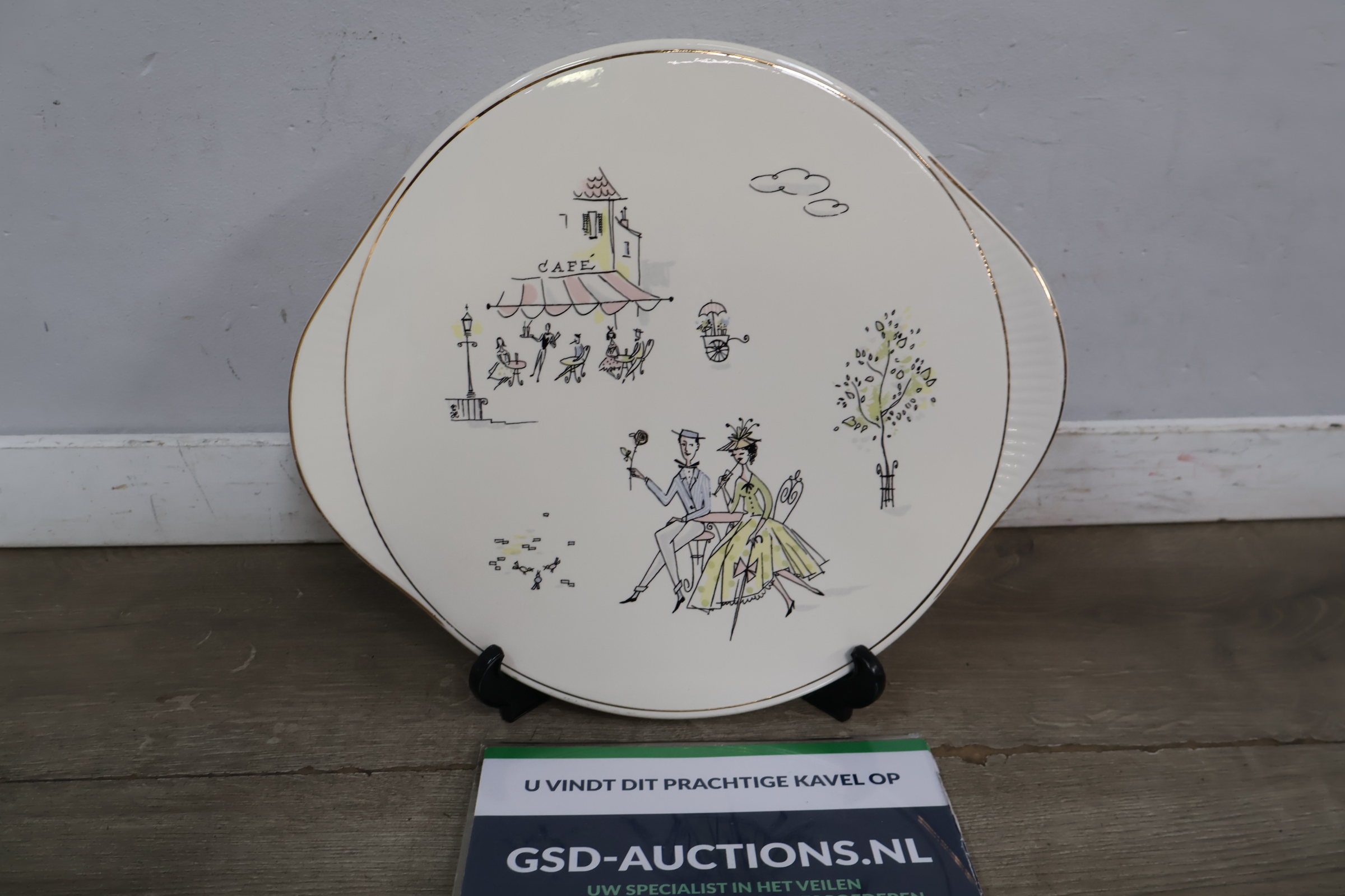 Dienblad met vintage café illustratie – kavel bij GSD Auctions, Zoeterwoude
