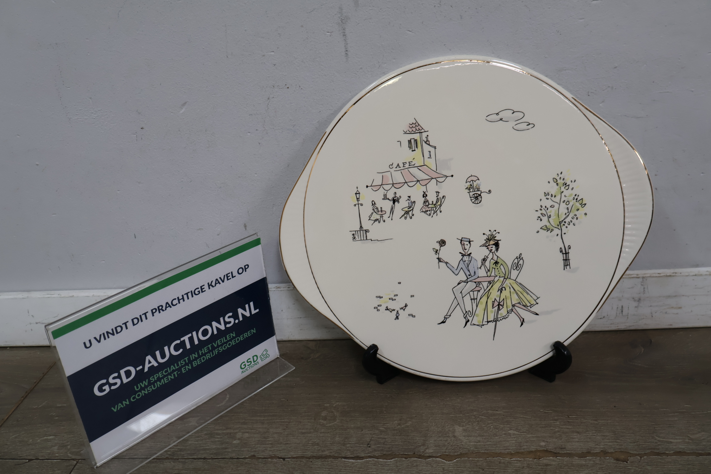 Dienblad met vintage café illustratie – foto 2 – kavel bij GSD Auctions, Zoeterwoude