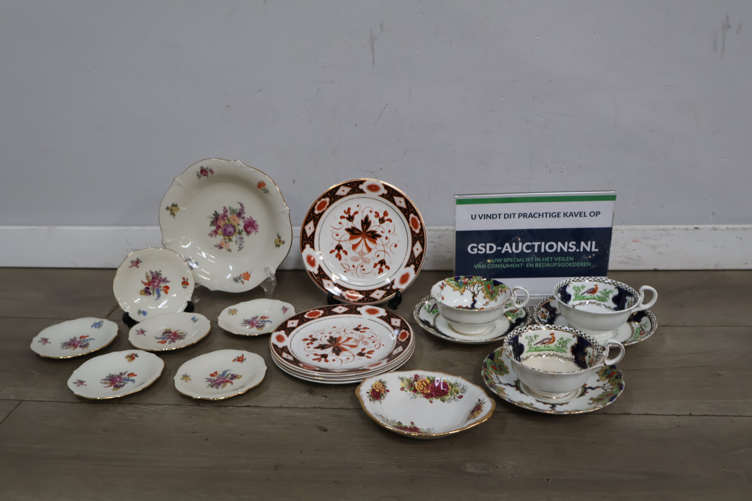 Set diverse vintage porseleinen schaaltjes en kop en schotels – kavel bij GSD Auctions, Zoeterwoude
