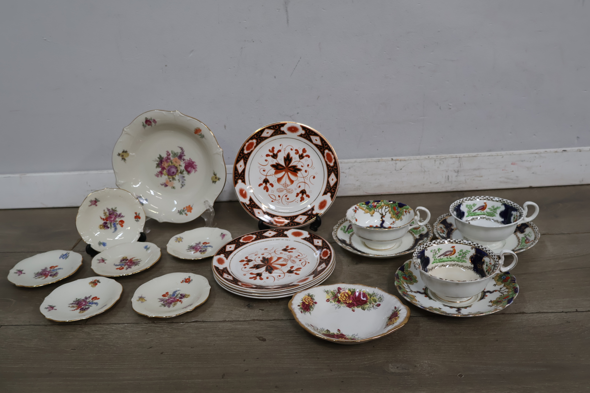 Set diverse vintage porseleinen schaaltjes en kop en schotels – foto 3 – kavel bij GSD Auctions, Zoeterwoude
