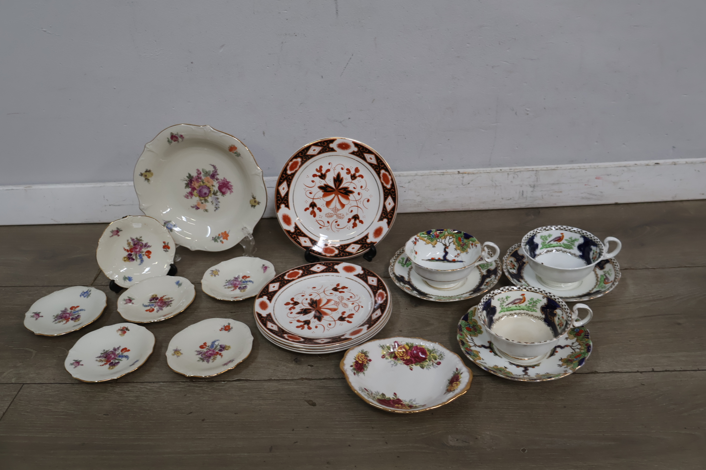 Set diverse vintage porseleinen schaaltjes en kop en schotels – foto 4 – kavel bij GSD Auctions, Zoeterwoude