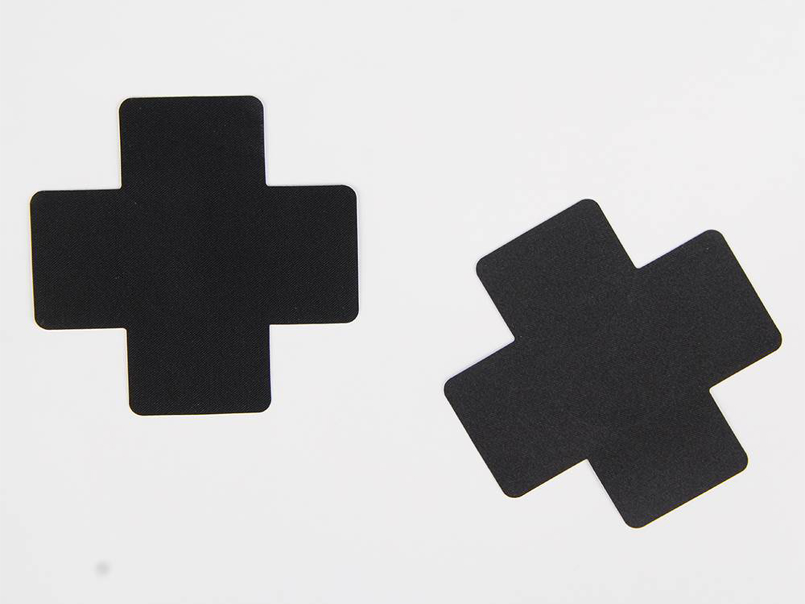 Tepelcovers - kruis - zwart – foto 2 – kavel bij GSD Auctions, Zoeterwoude