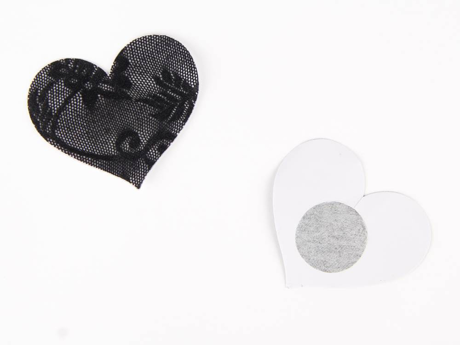 Tepelcovers - hartjes - zwart – foto 4 – kavel bij GSD Auctions, Zoeterwoude