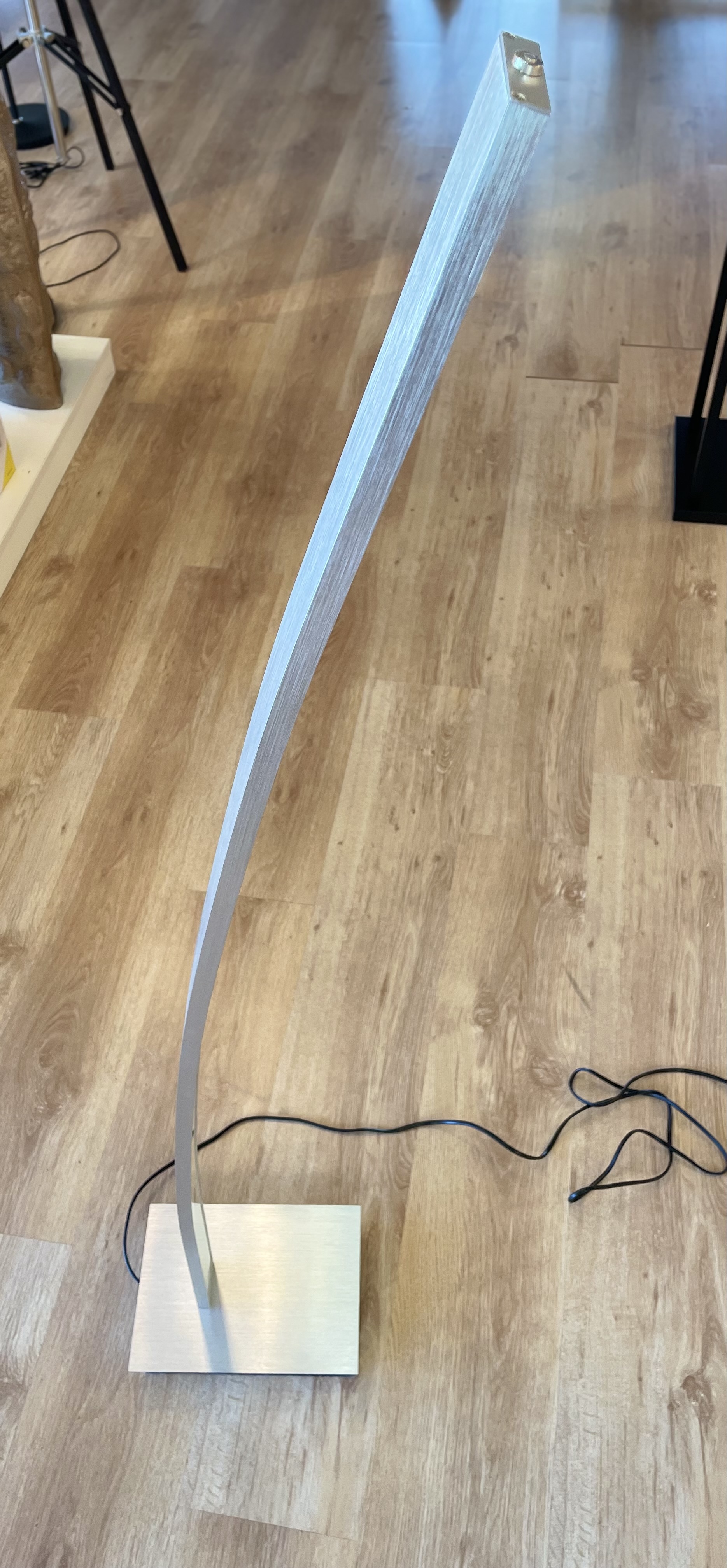 Vloerlamp Led streep (nieuw in doos) – foto 4 – kavel bij GSD Auctions, Zoeterwoude