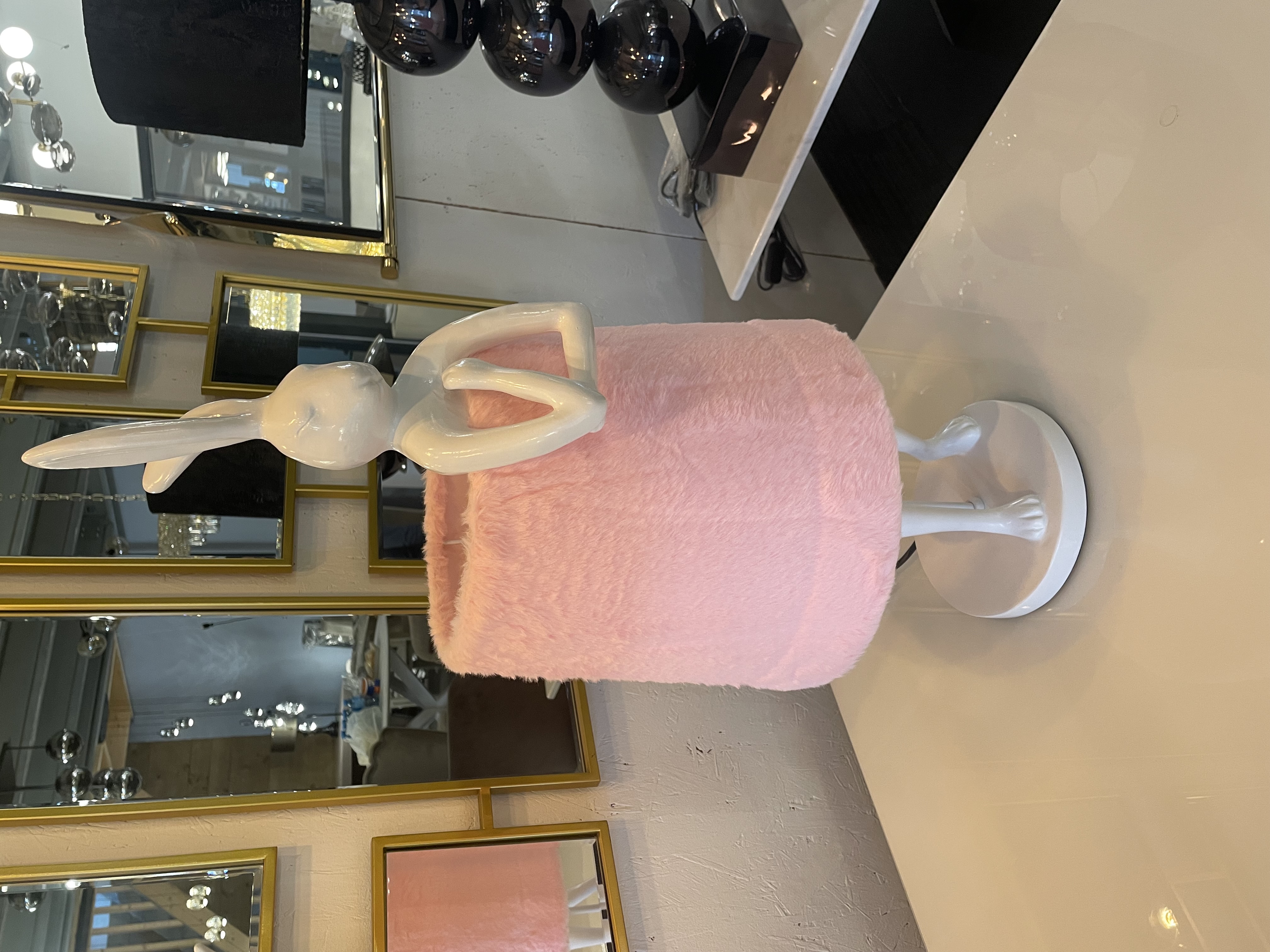 Tafellamp konijn witte met roze 68cm (nieuwe product) – foto 2 – kavel bij GSD Auctions, Zoeterwoude