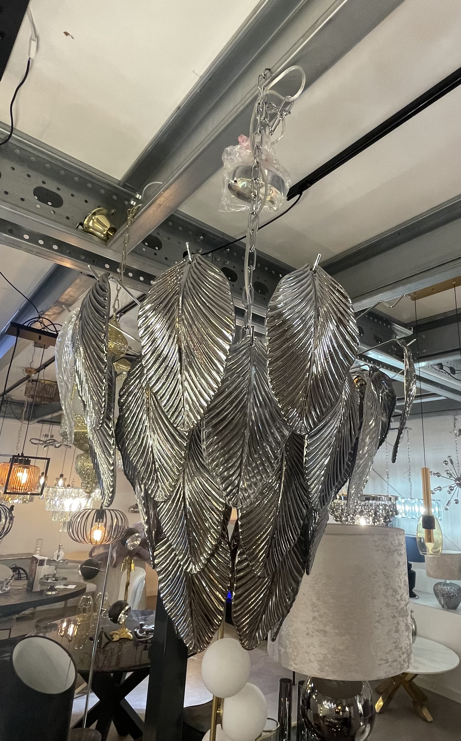 Plafondlamp met blaadjes zilver donker (nieuwe) – foto 2 – kavel bij GSD Auctions, Zoeterwoude