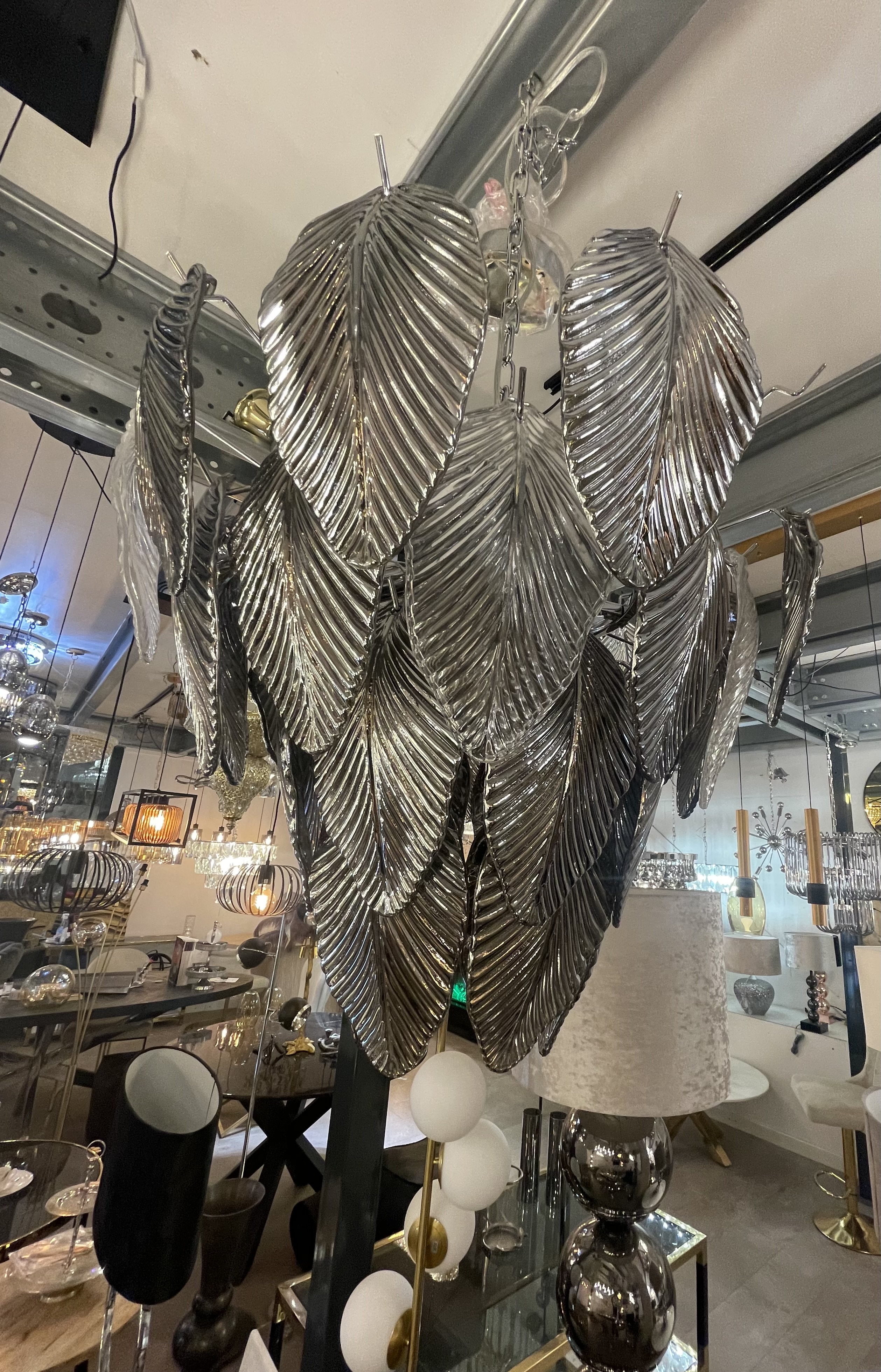 Plafondlamp met blaadjes zilver donker (nieuwe) – foto 3 – kavel bij GSD Auctions, Zoeterwoude