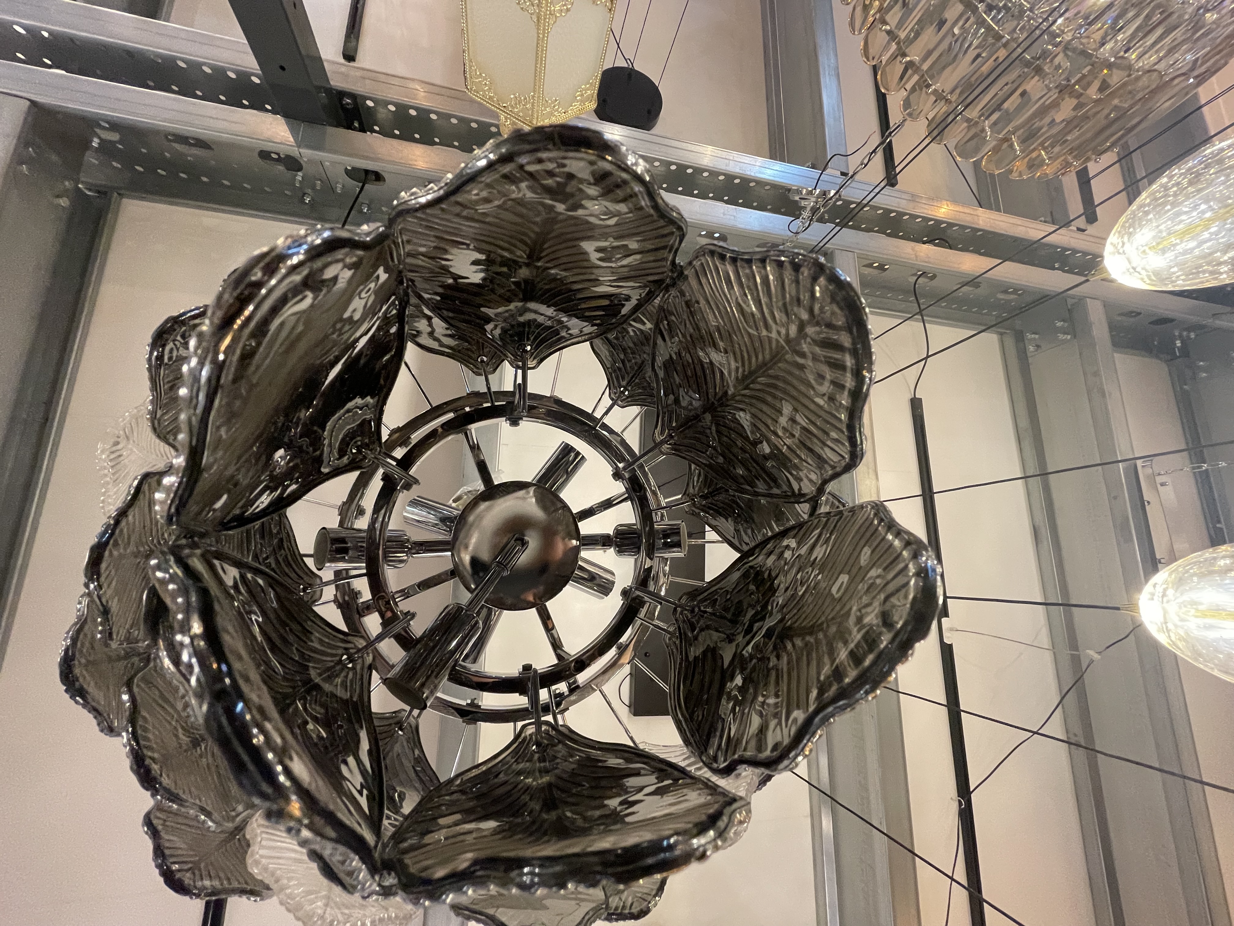 Plafondlamp met blaadjes zilver donker (nieuwe) – foto 4 – kavel bij GSD Auctions, Zoeterwoude