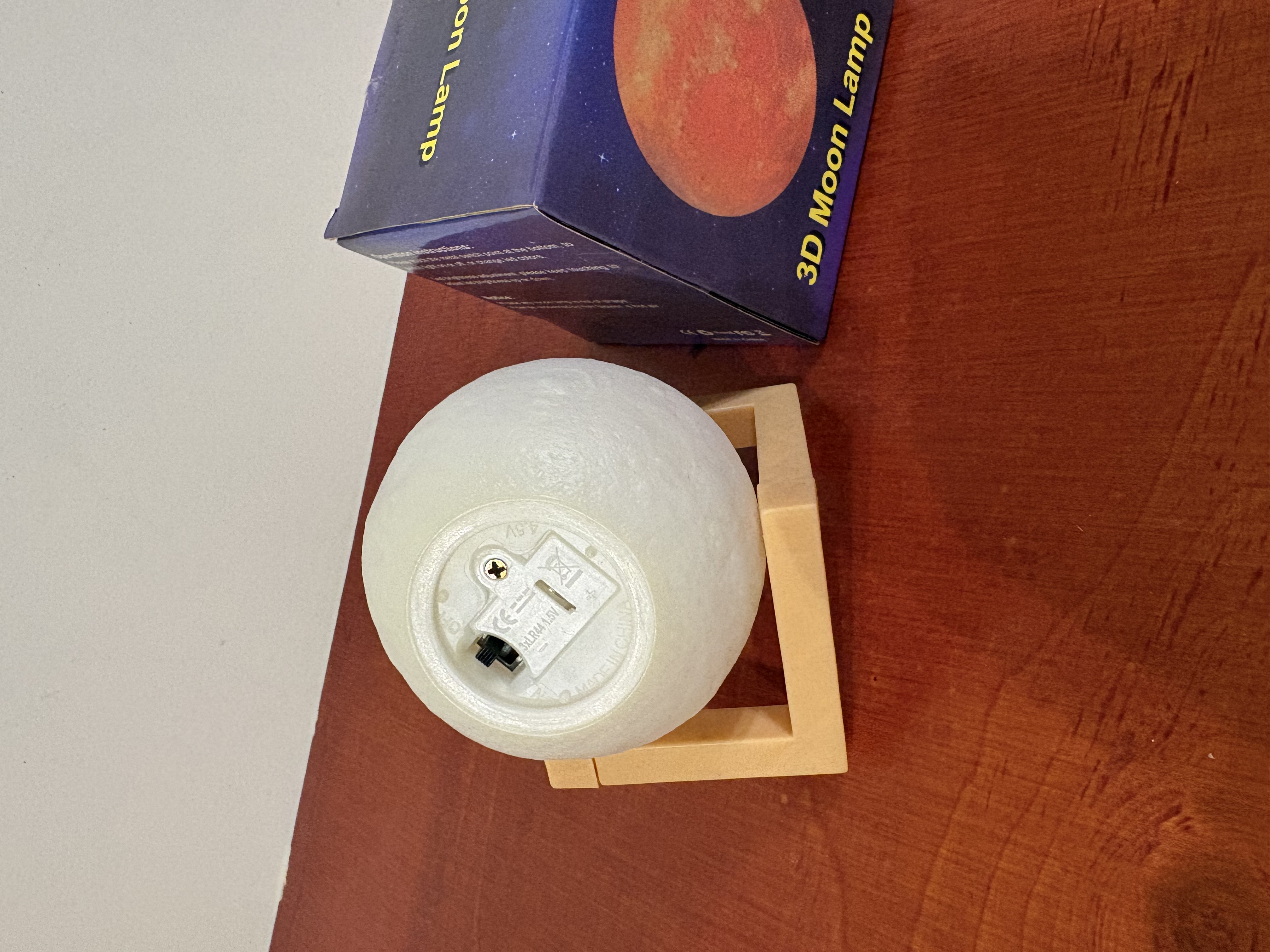 3D maan lamp (nieuwe in doos) 2 stuks – foto 6 – kavel bij GSD Auctions, Zoeterwoude