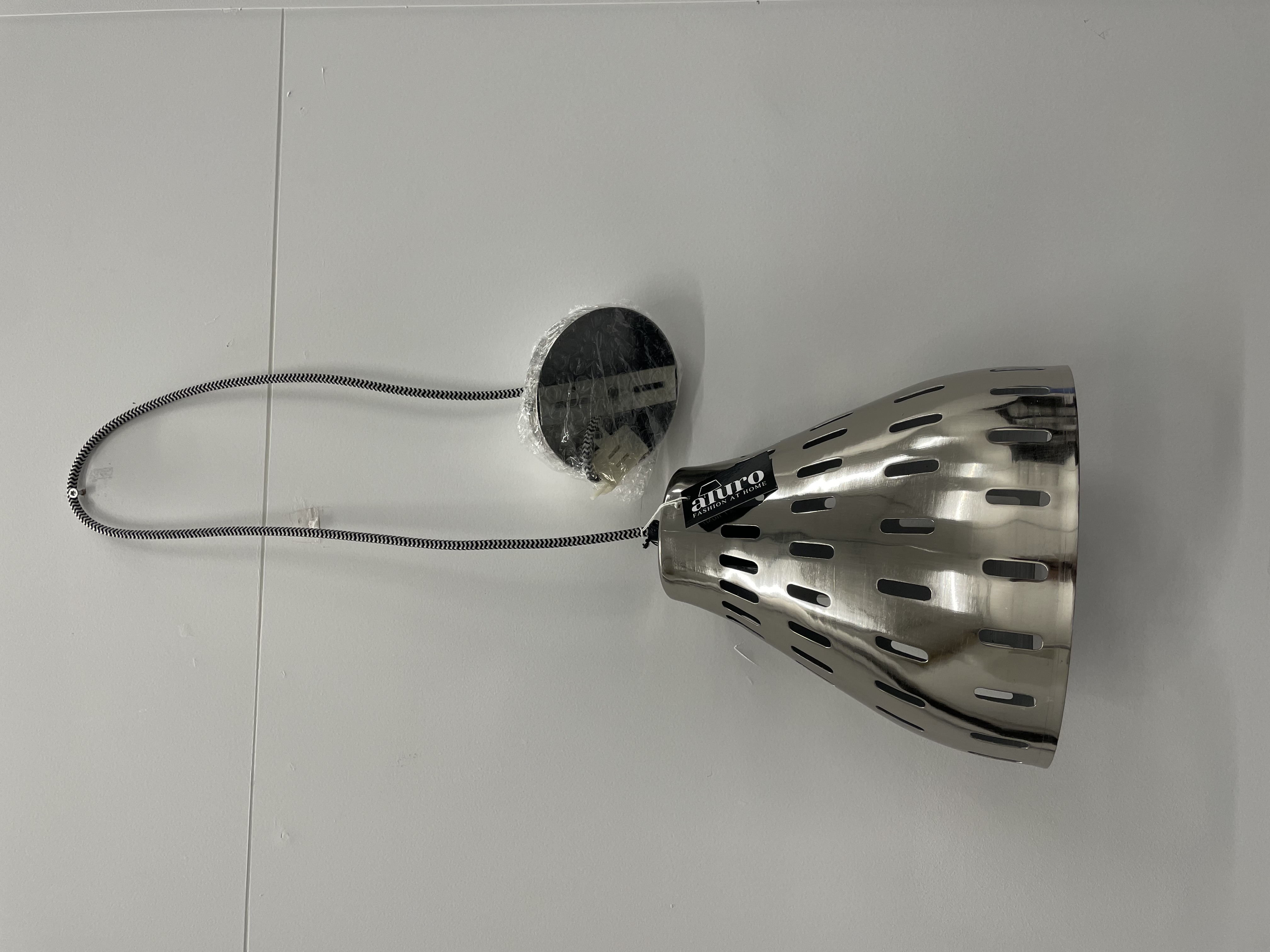 3 stuks hanglamp Indigo 2 (nieuw in doos) – foto 6 – kavel bij GSD Auctions, Zoeterwoude